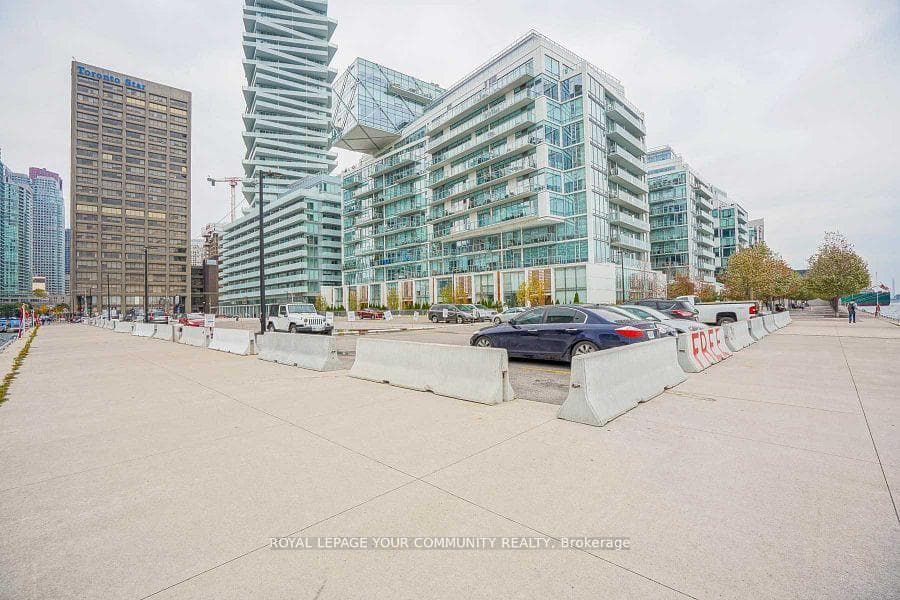 15 Queens Quay Unit 2210 photo 3