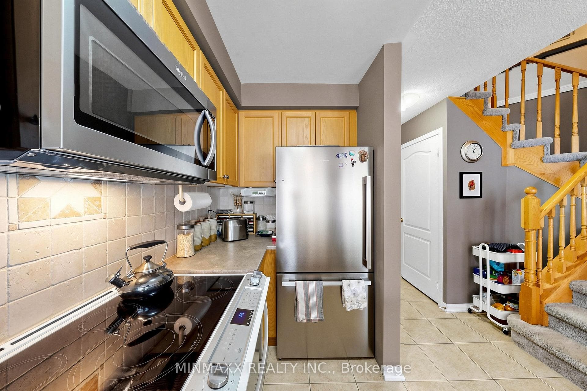 1164 CHAPMAN Crescent photo 9