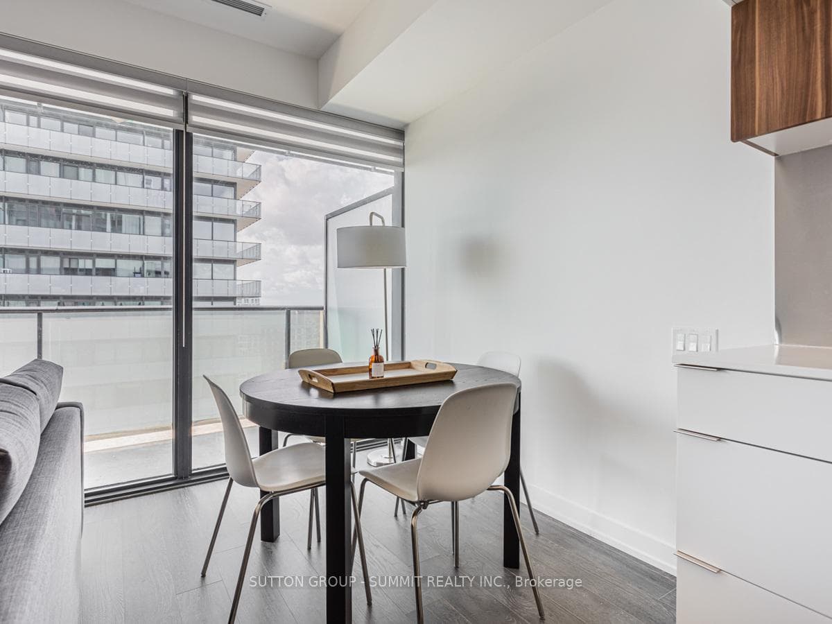 185 Roehampton Avenue Unit 3202 photo 13