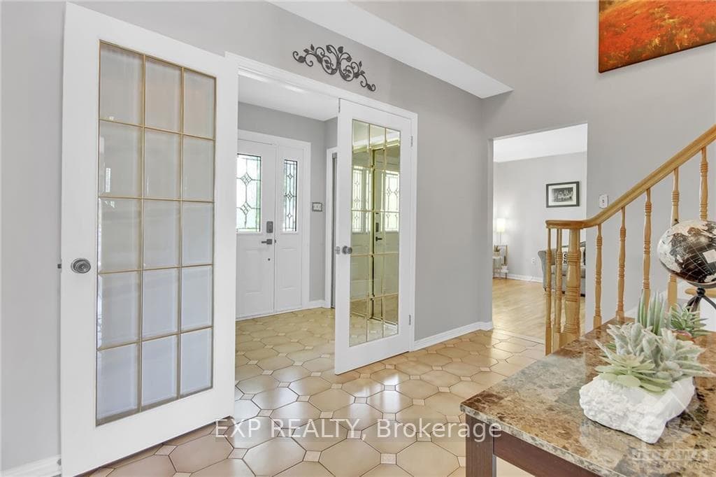 45 SUNNYCREST Drive photo 3