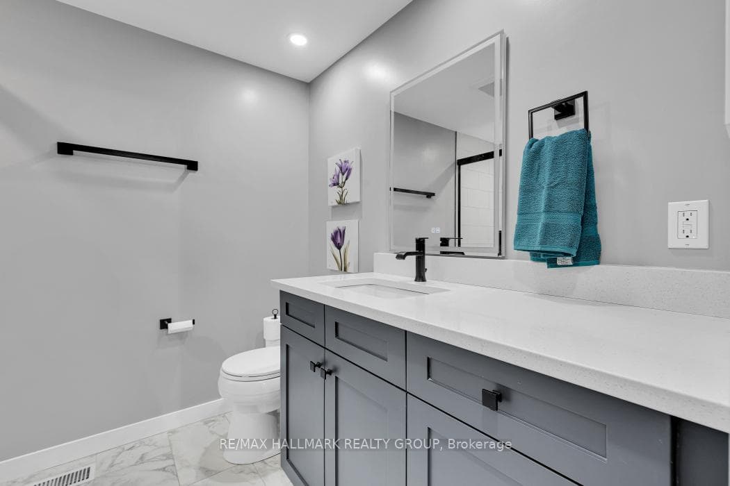 Gorgeous bathroom.