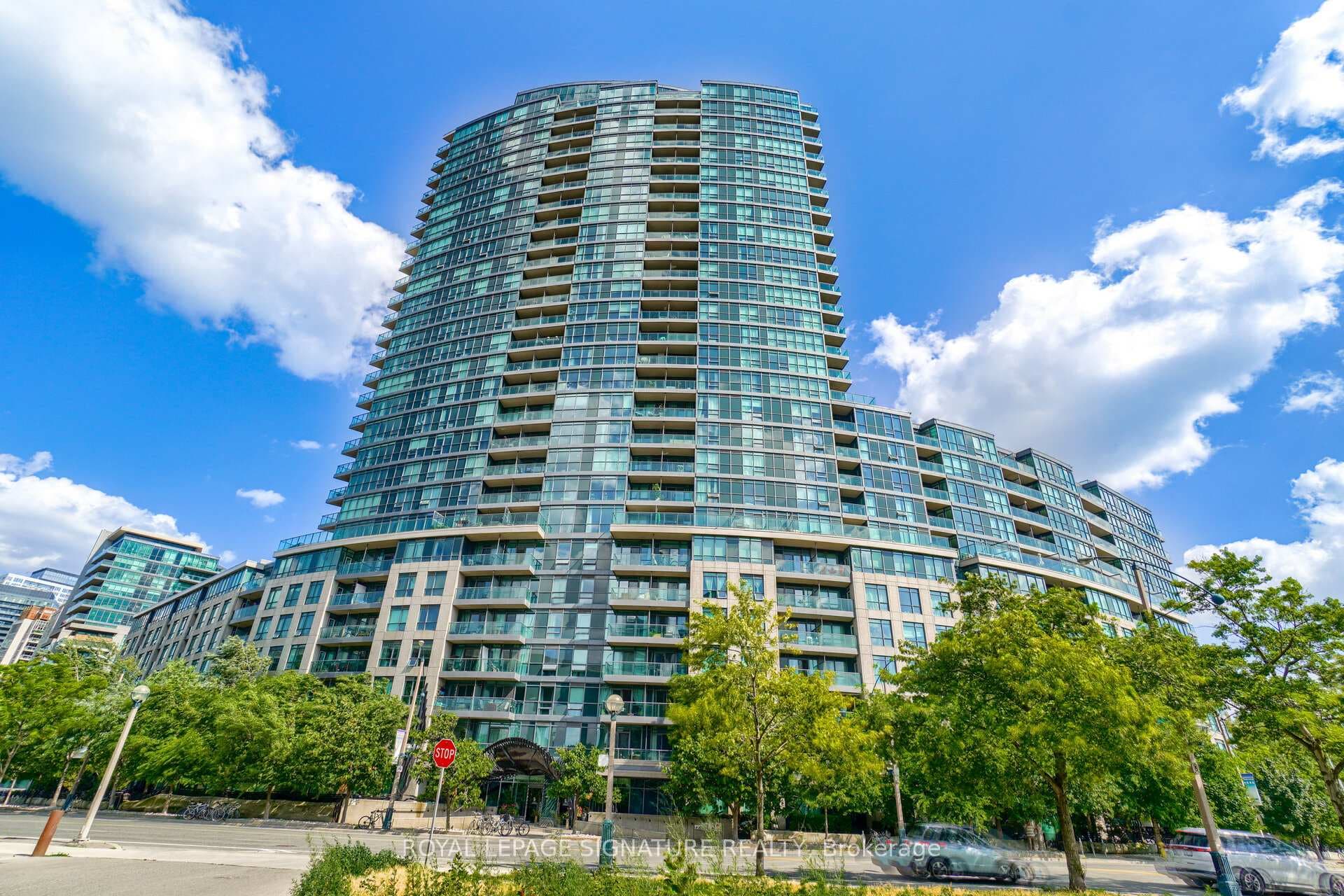 231 Fort York Boulevard Unit 729 photo 1