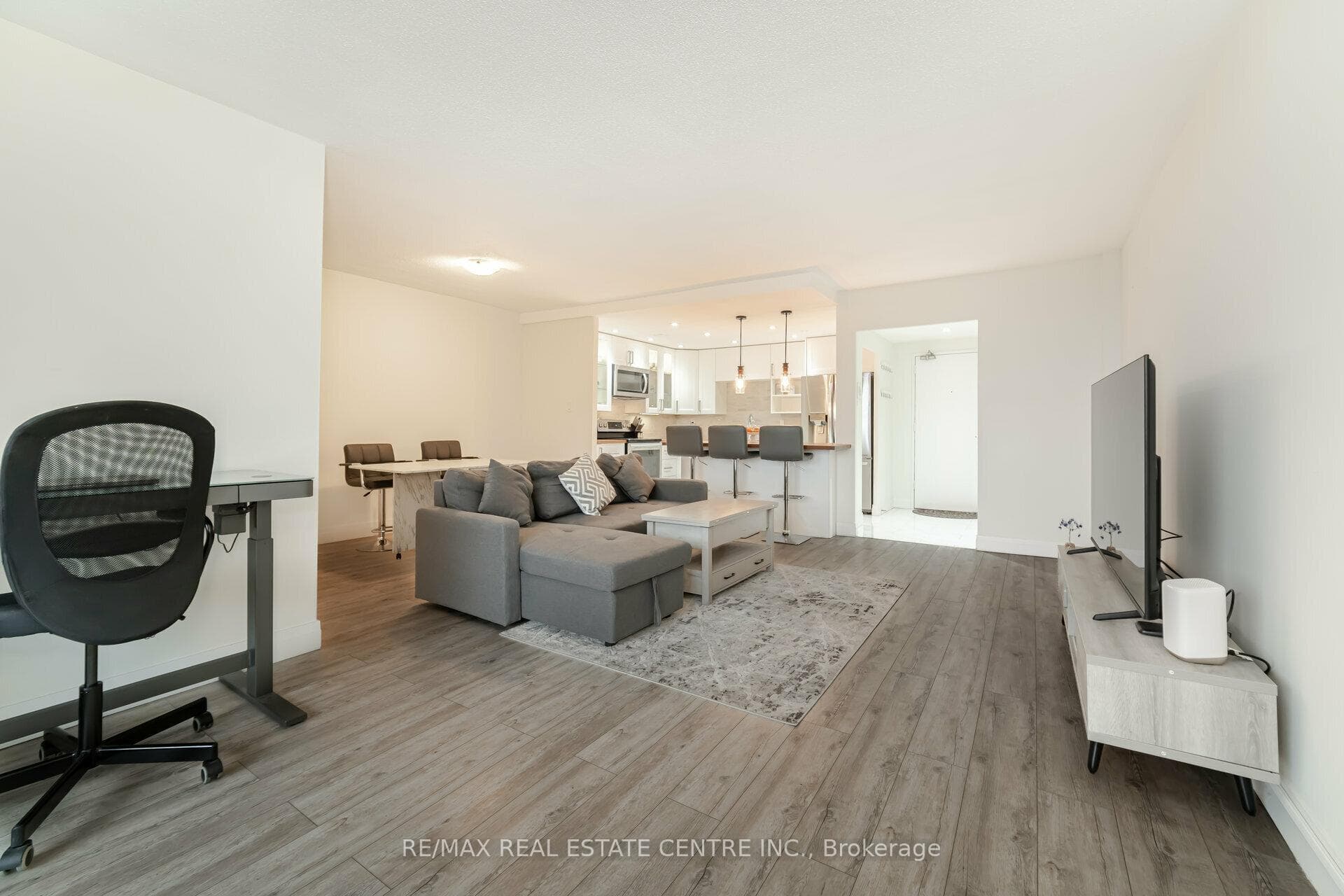 85 Emmett Avenue Unit 2006 photo 17