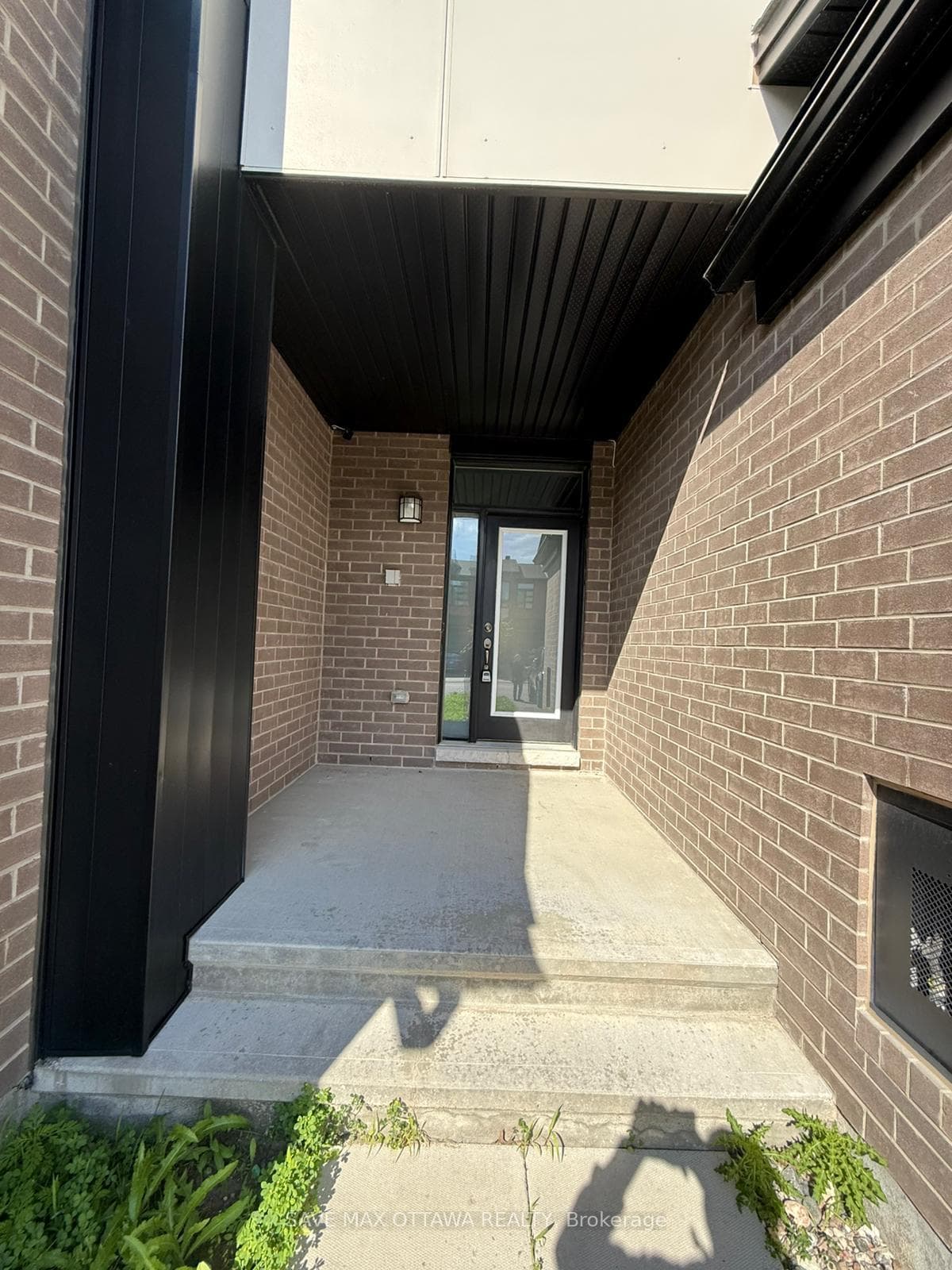 92 Longworth Avenue photo 2