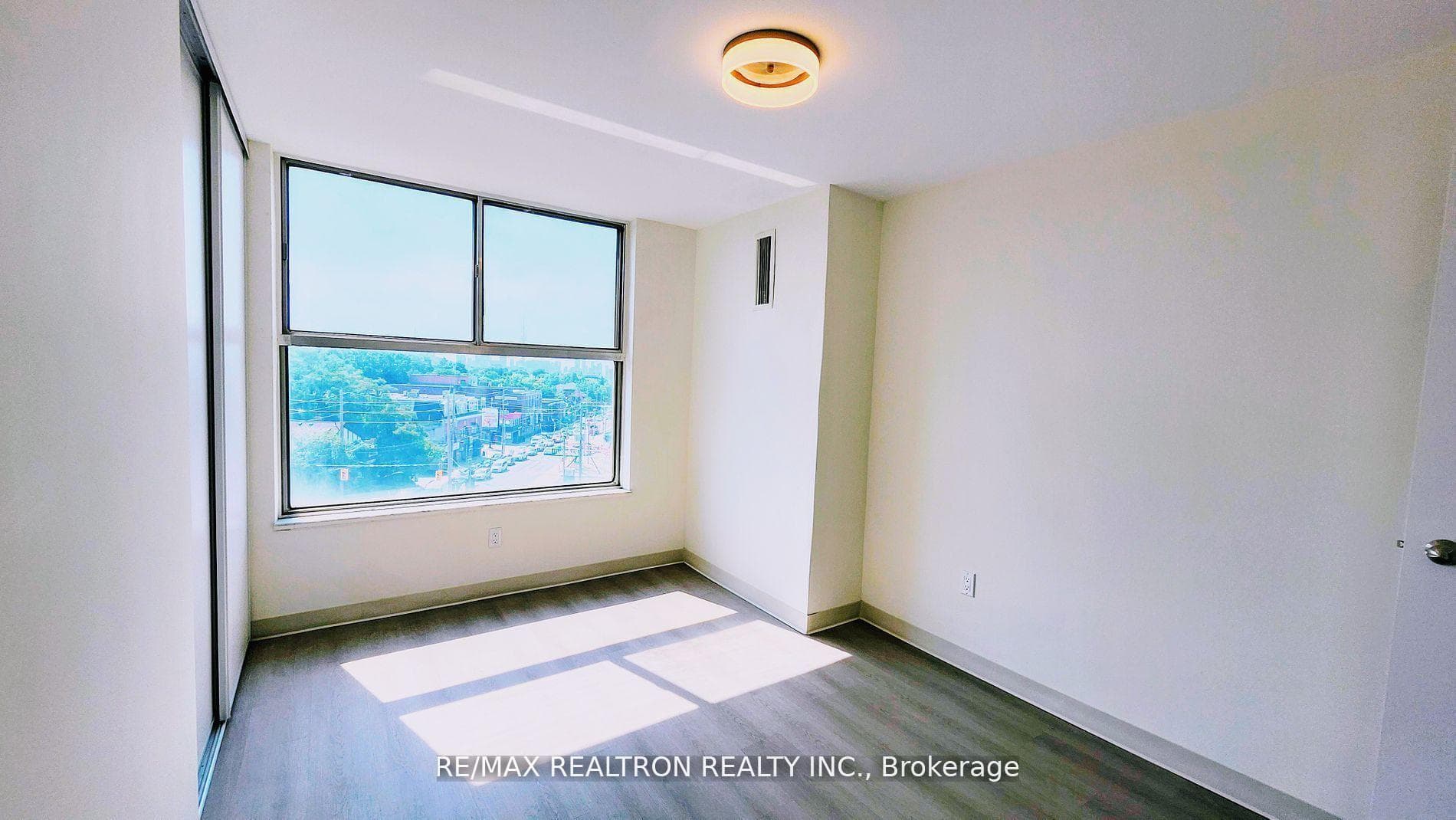 21 Vaughan Road Unit 708 photo 5