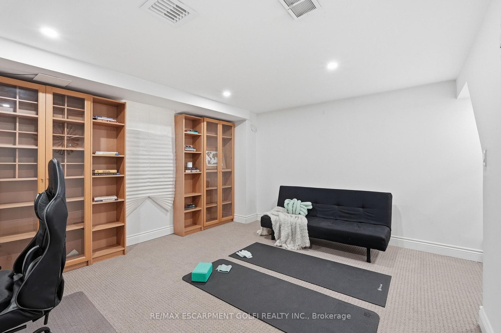 951 Gorton Avenue photo 22