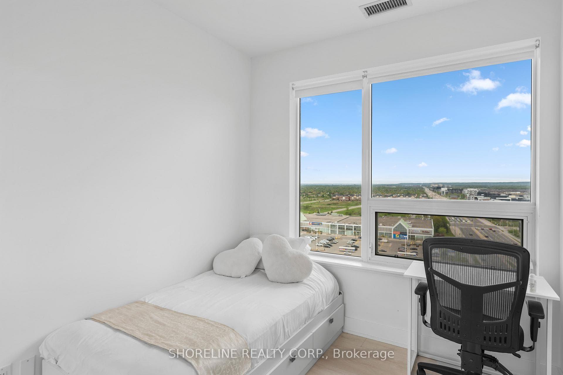2489 Taunton Road Unit 1414 photo 9