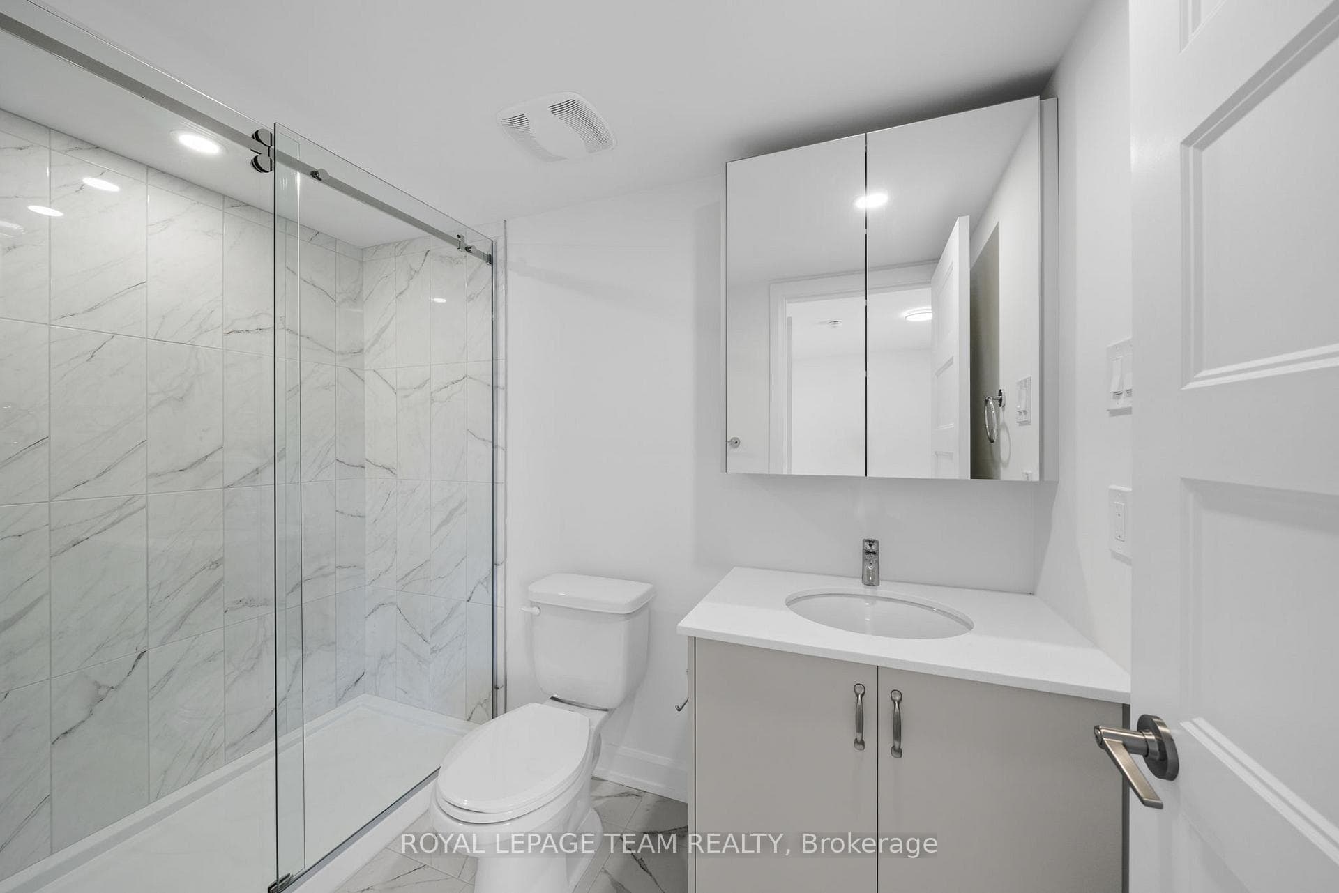 Primary Bedroom En-Suite