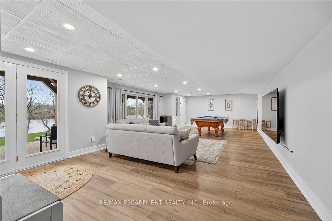 397 Caithness Street photo 34