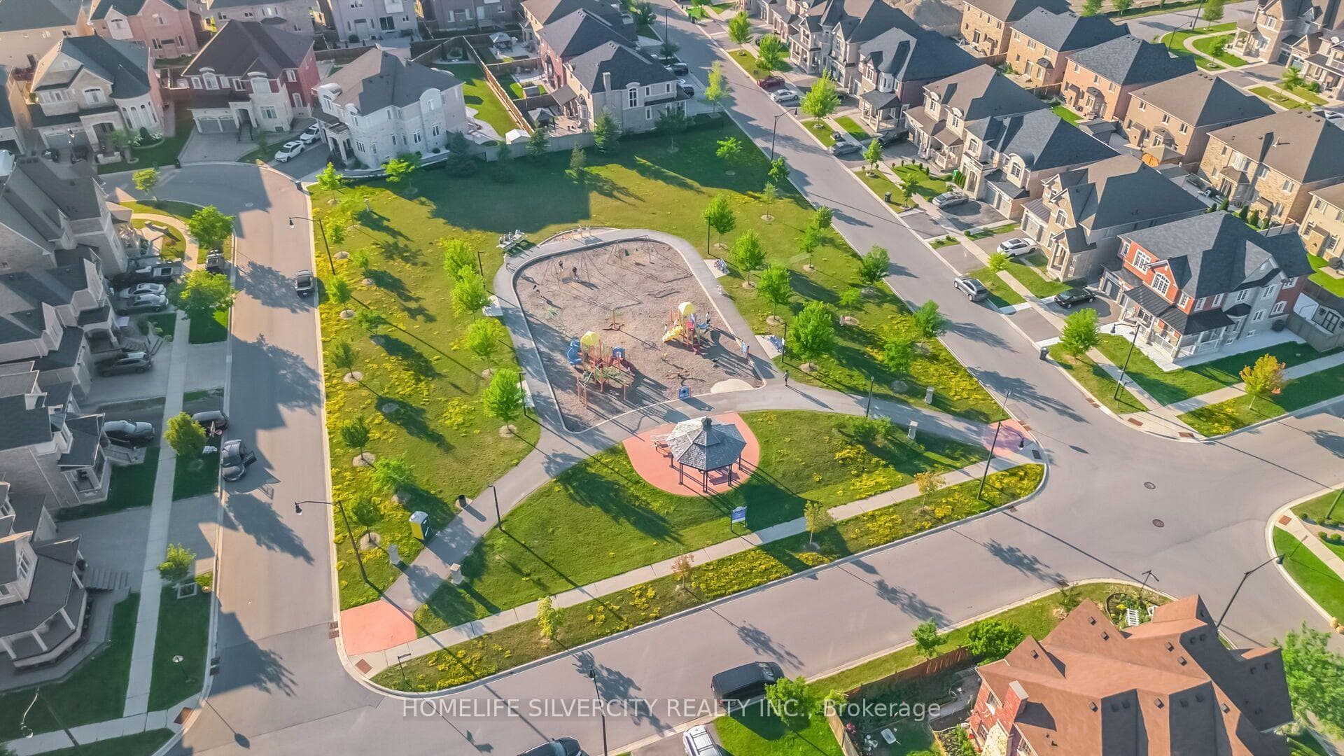 14 Observatory Crescent photo 45