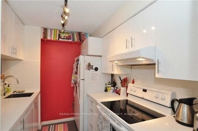 24 Wellesley Street Unit 1508 photo 4