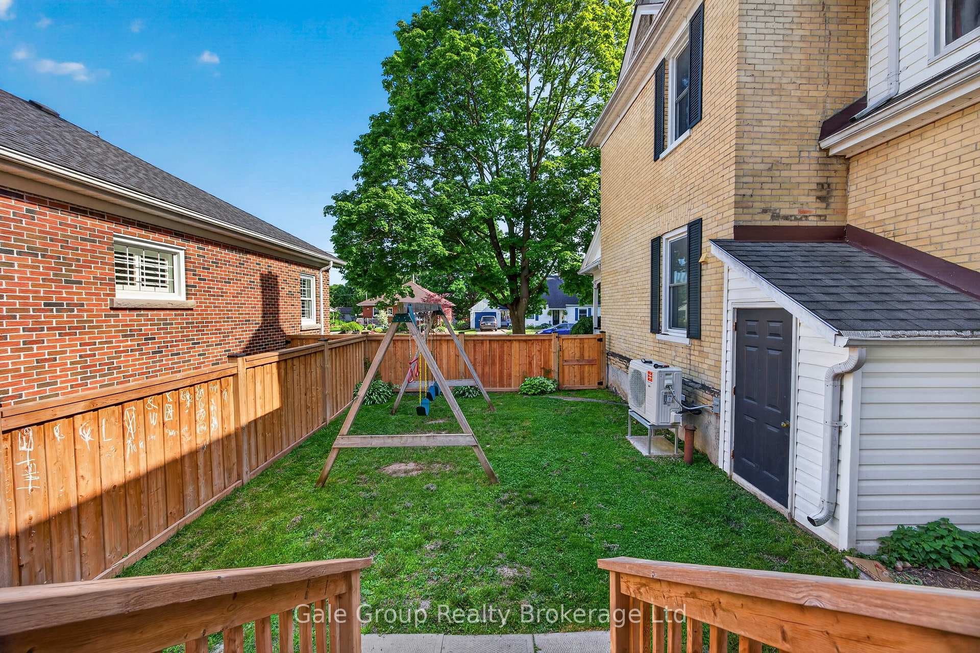 445 Vincent Street photo 32