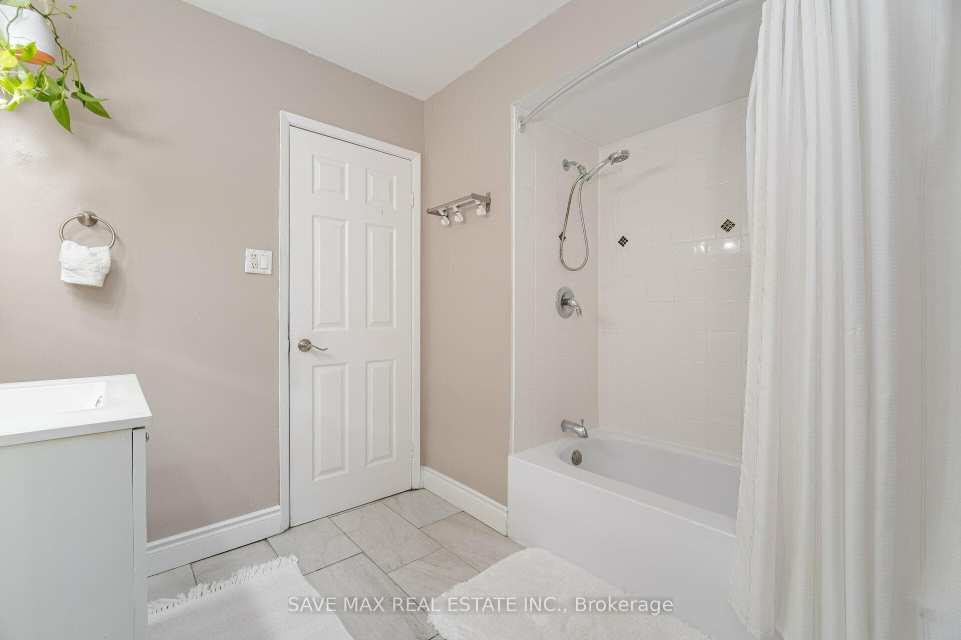 193 Wendover Drive photo 16
