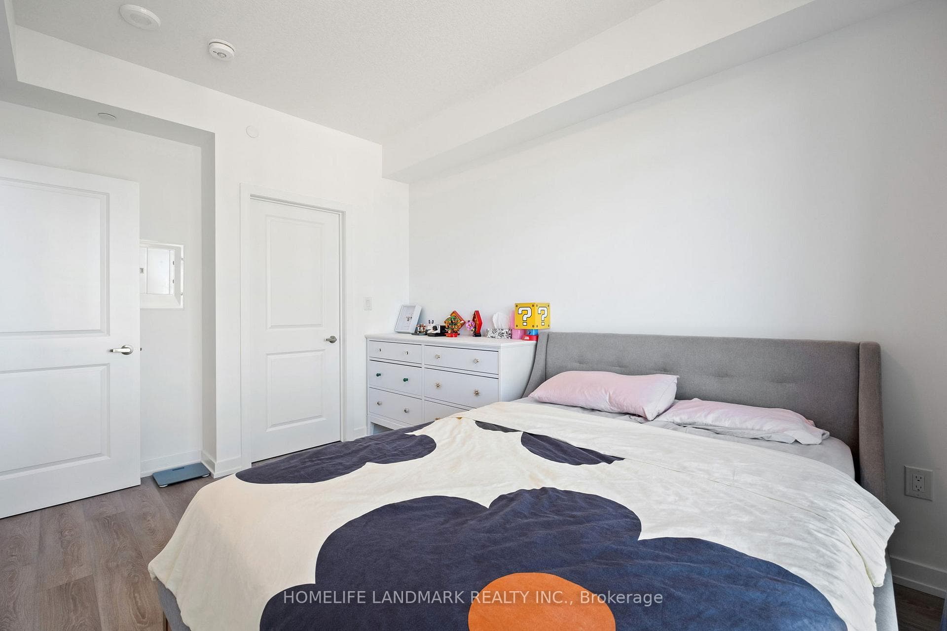 450 Dundas Street Unit 906 photo 12