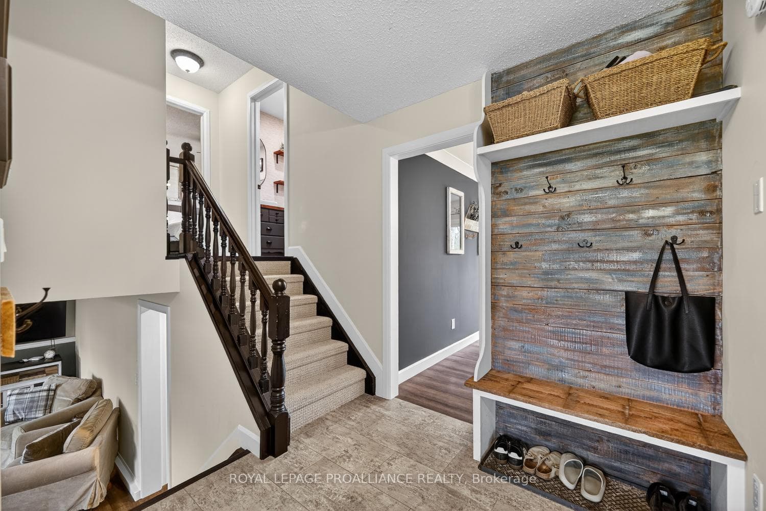 9 Willow Drive photo 5