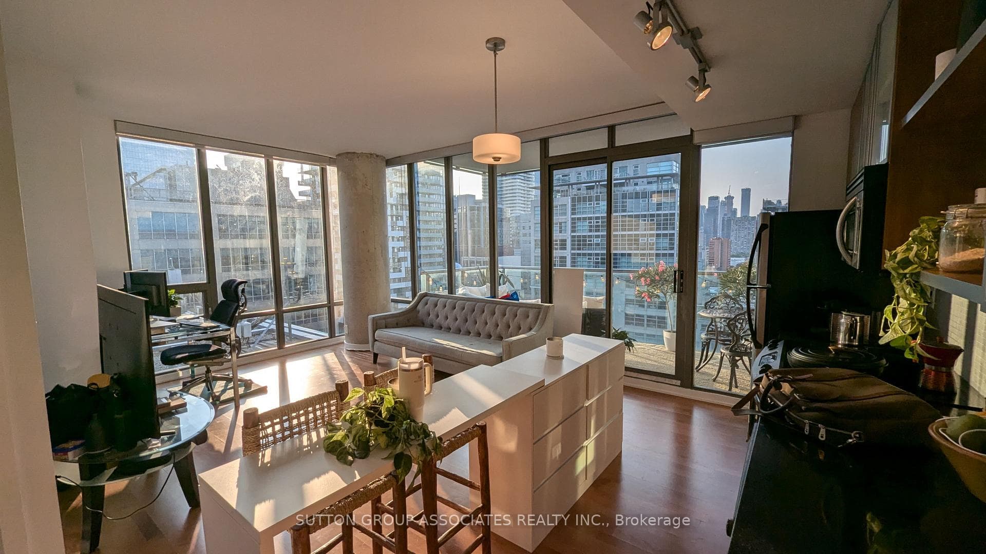 33 Lombard Street Unit 2003 photo 3