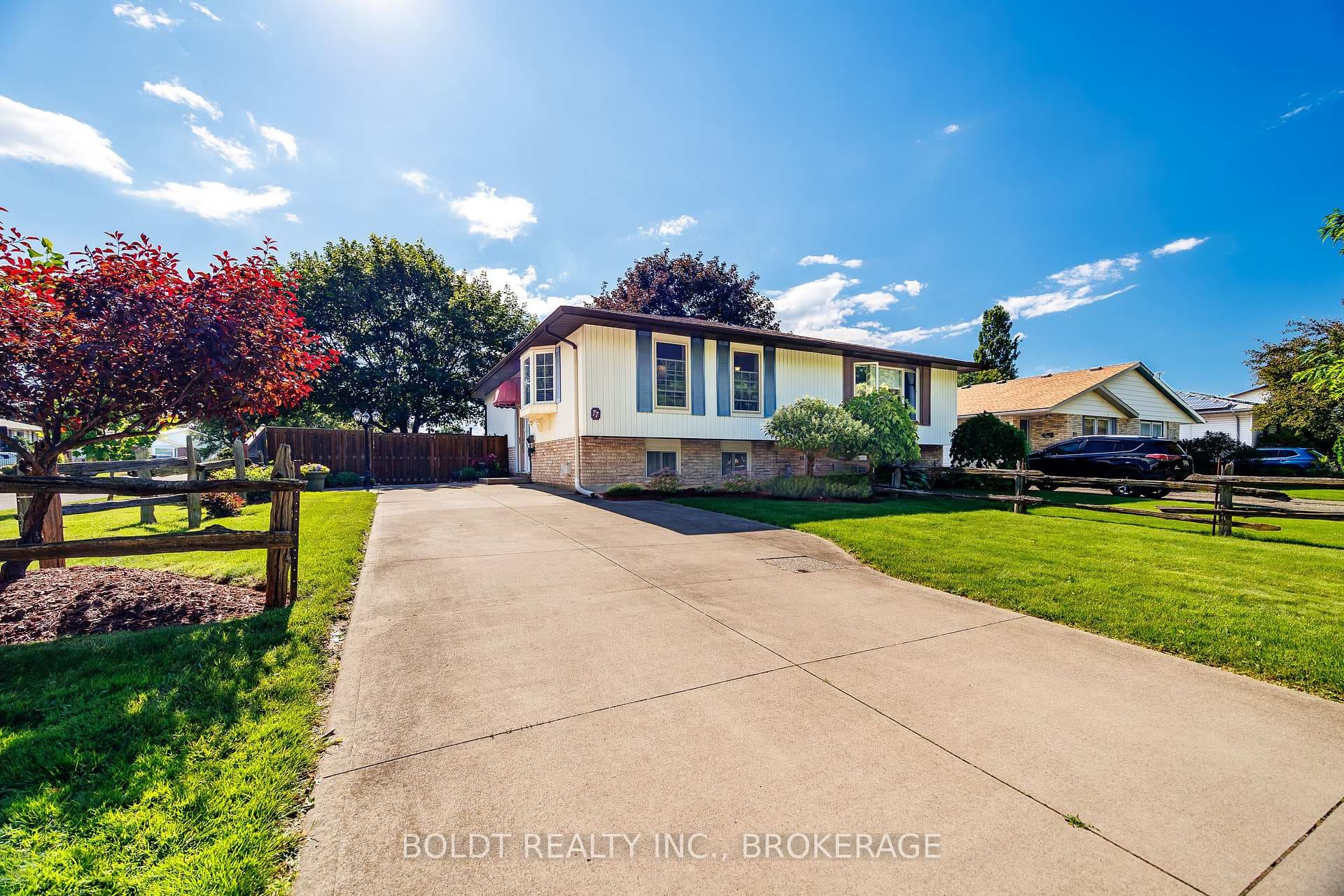 77 Elma Street photo 1