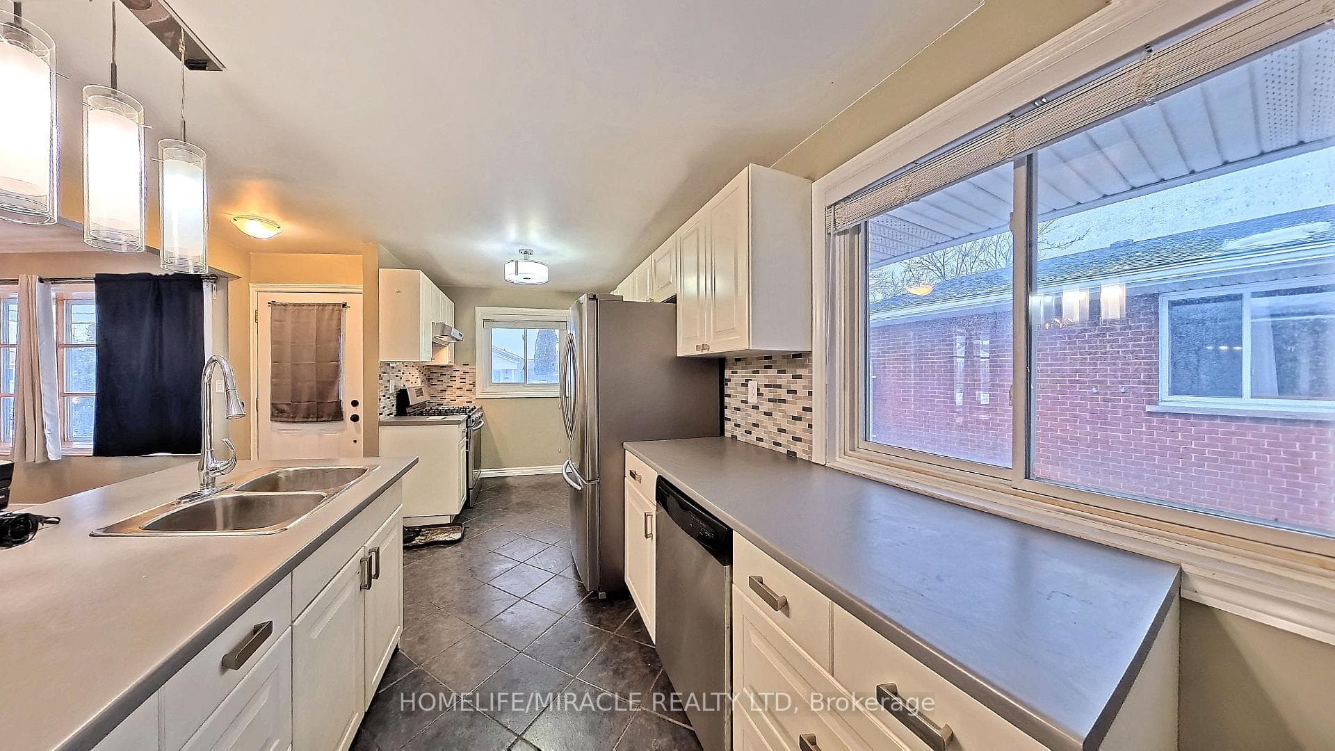 61 Bosworth Crescent photo 9
