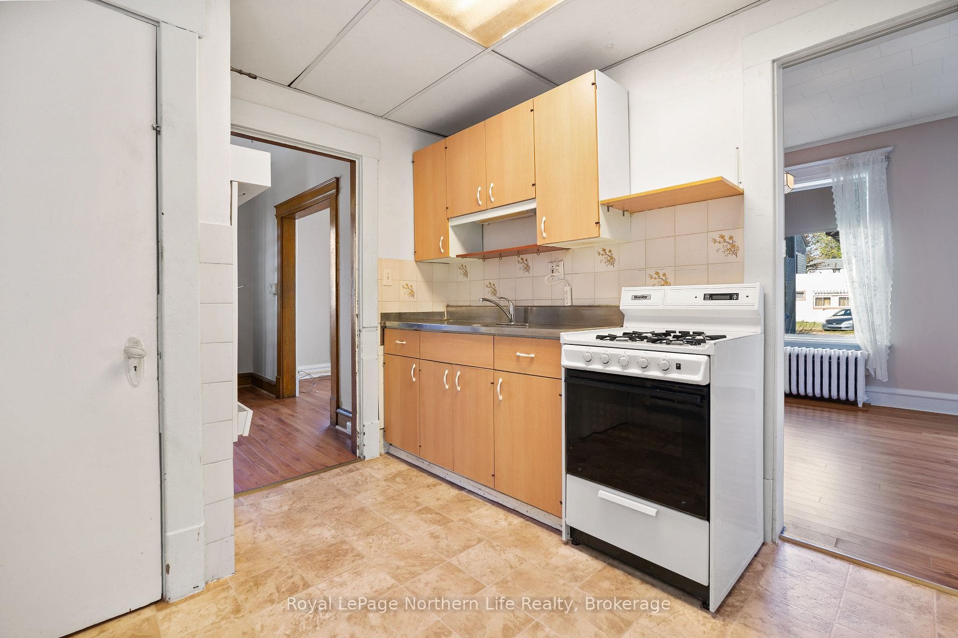 986 Main Street photo 17