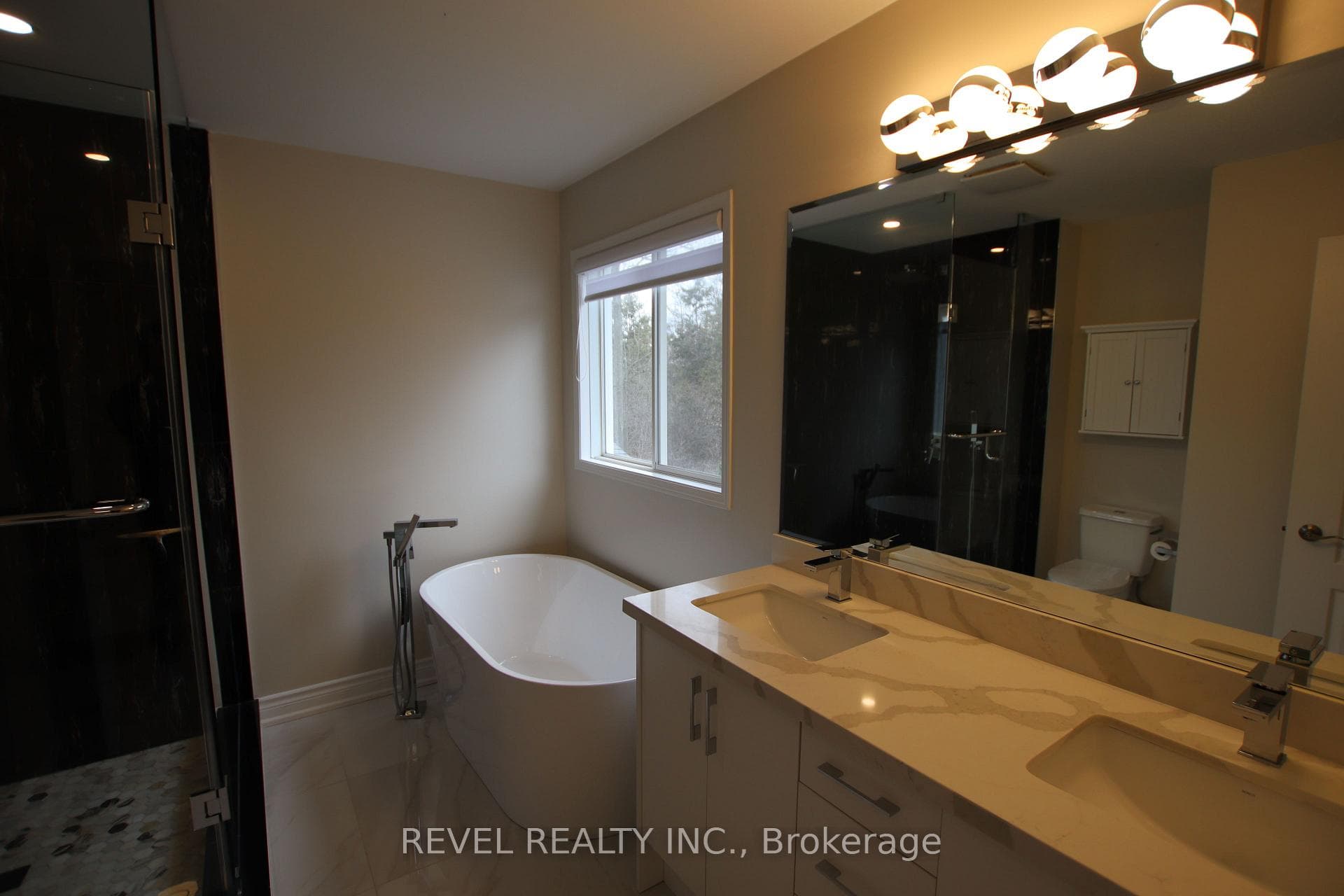 133 Rouge Forest Crescent Unit Upper photo 22
