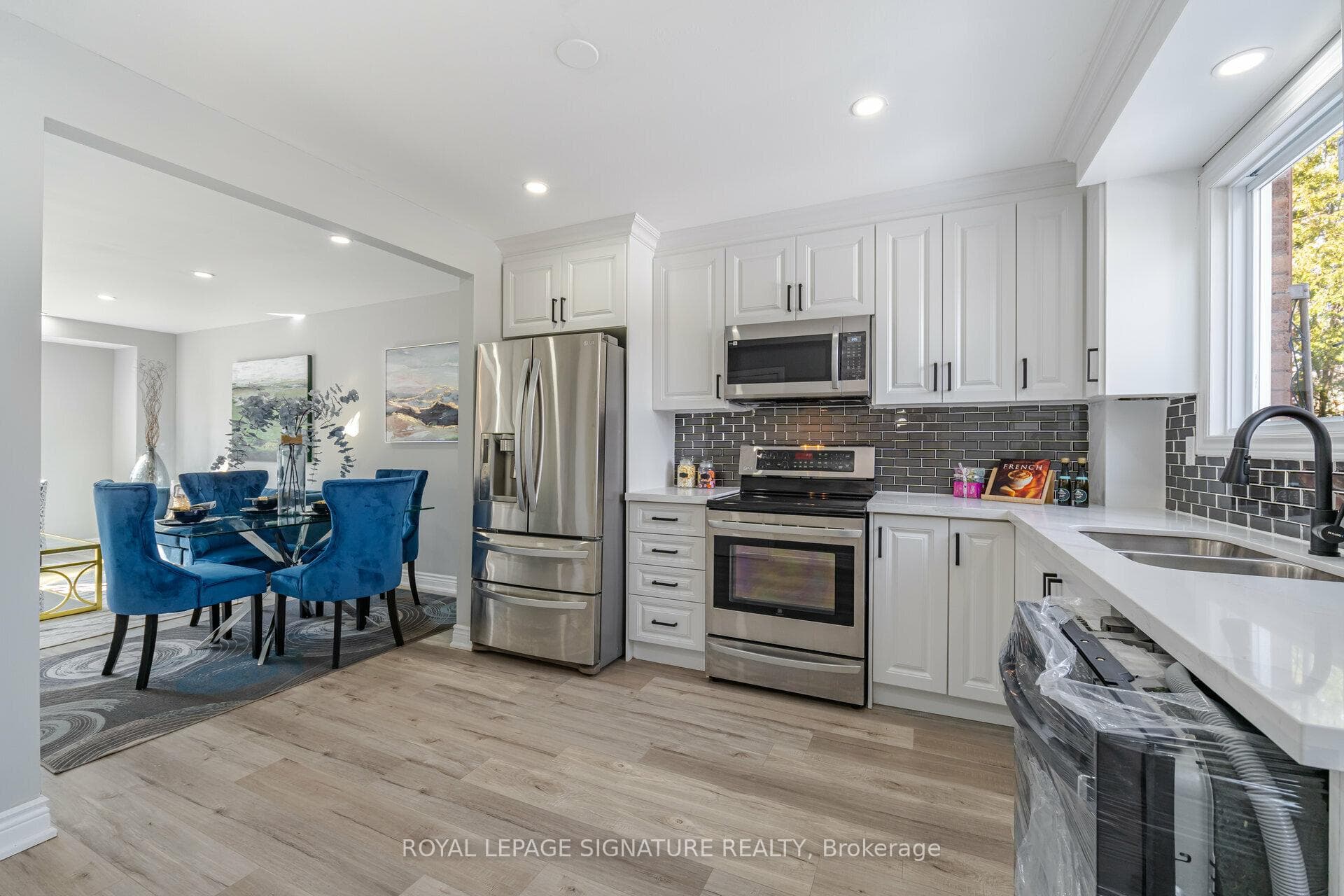 132 Capreol Court photo 12