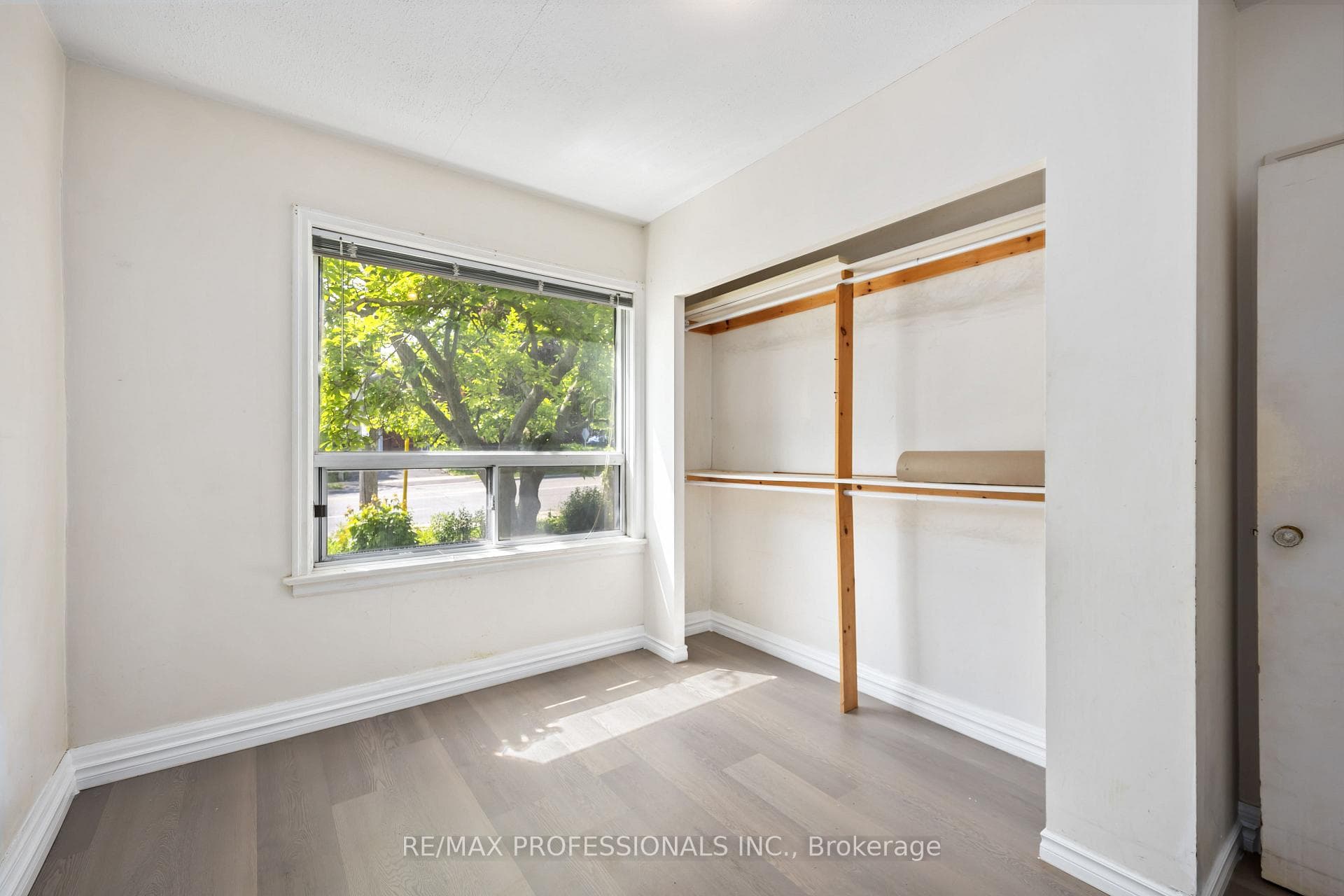 34 Dixon Road photo 14