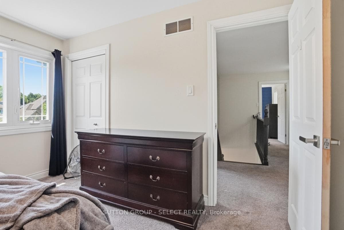 60 Edgevalley Road photo 34