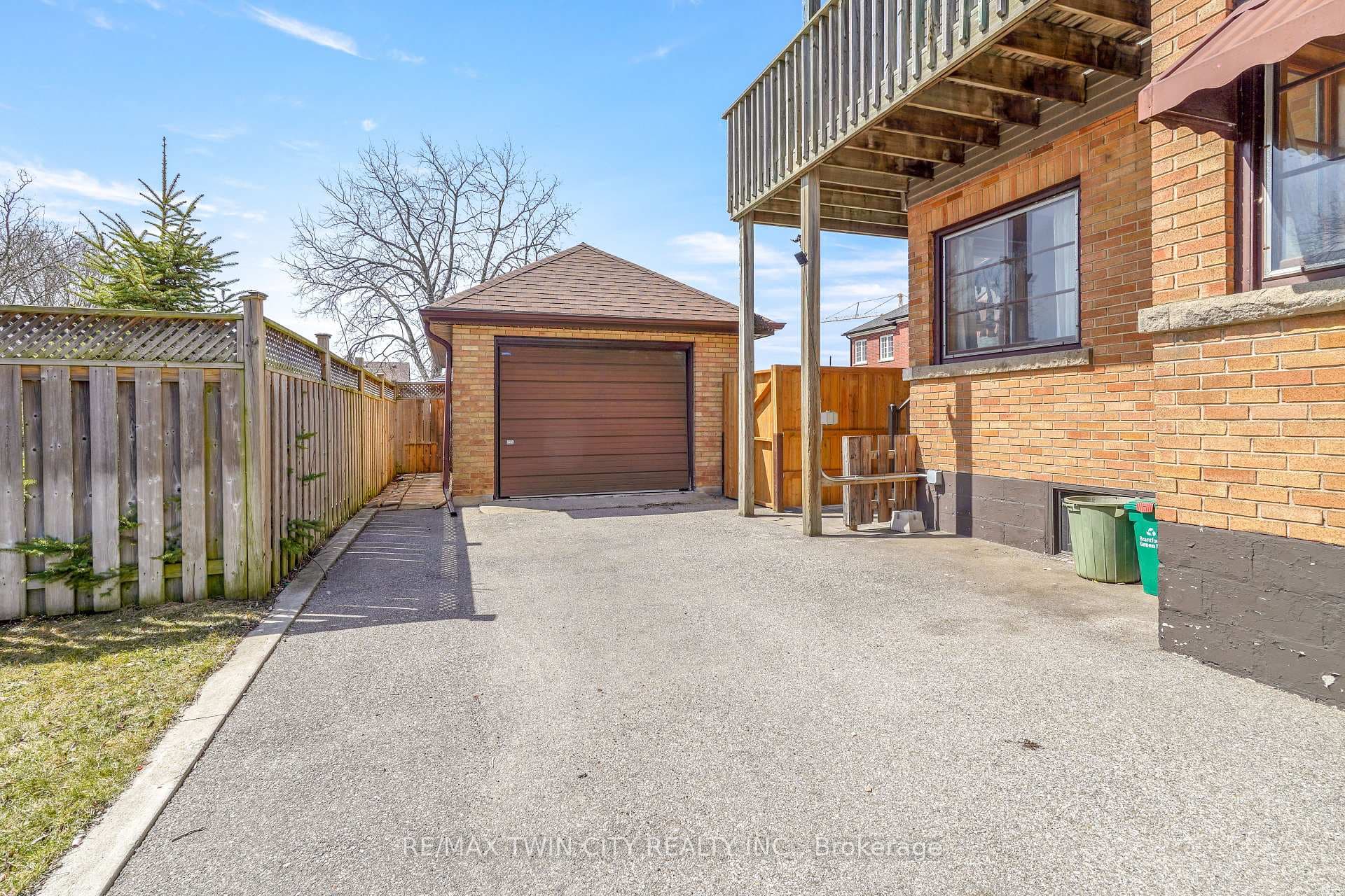 8 Cecil Avenue photo 39