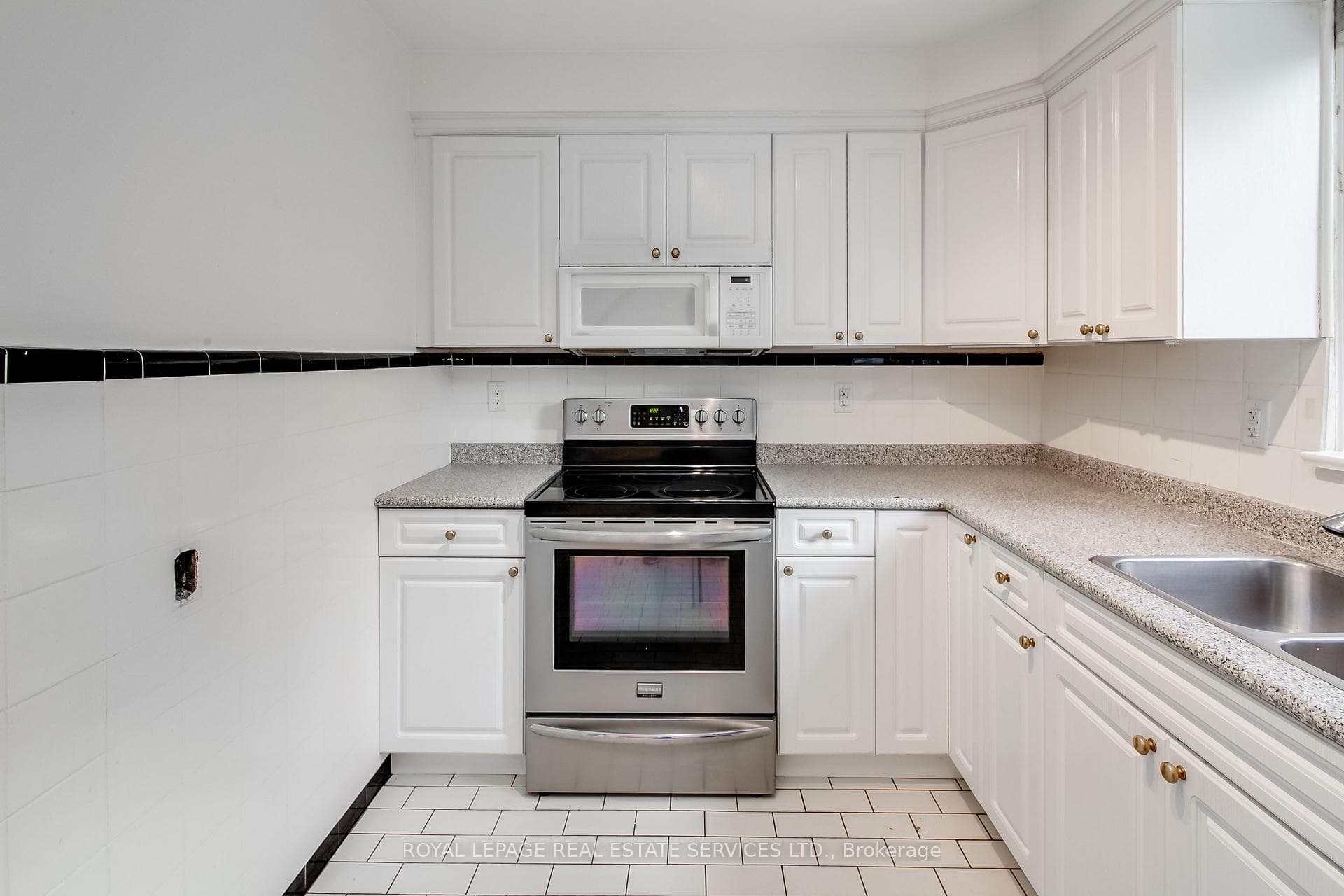 379 Vaughan Road photo 12