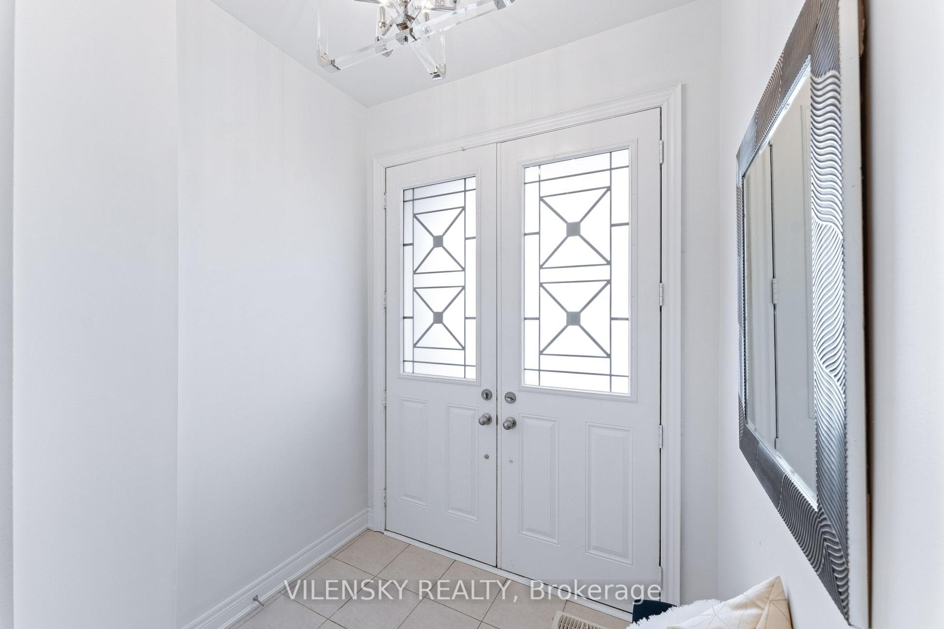 20 Kingsville Lane photo 3