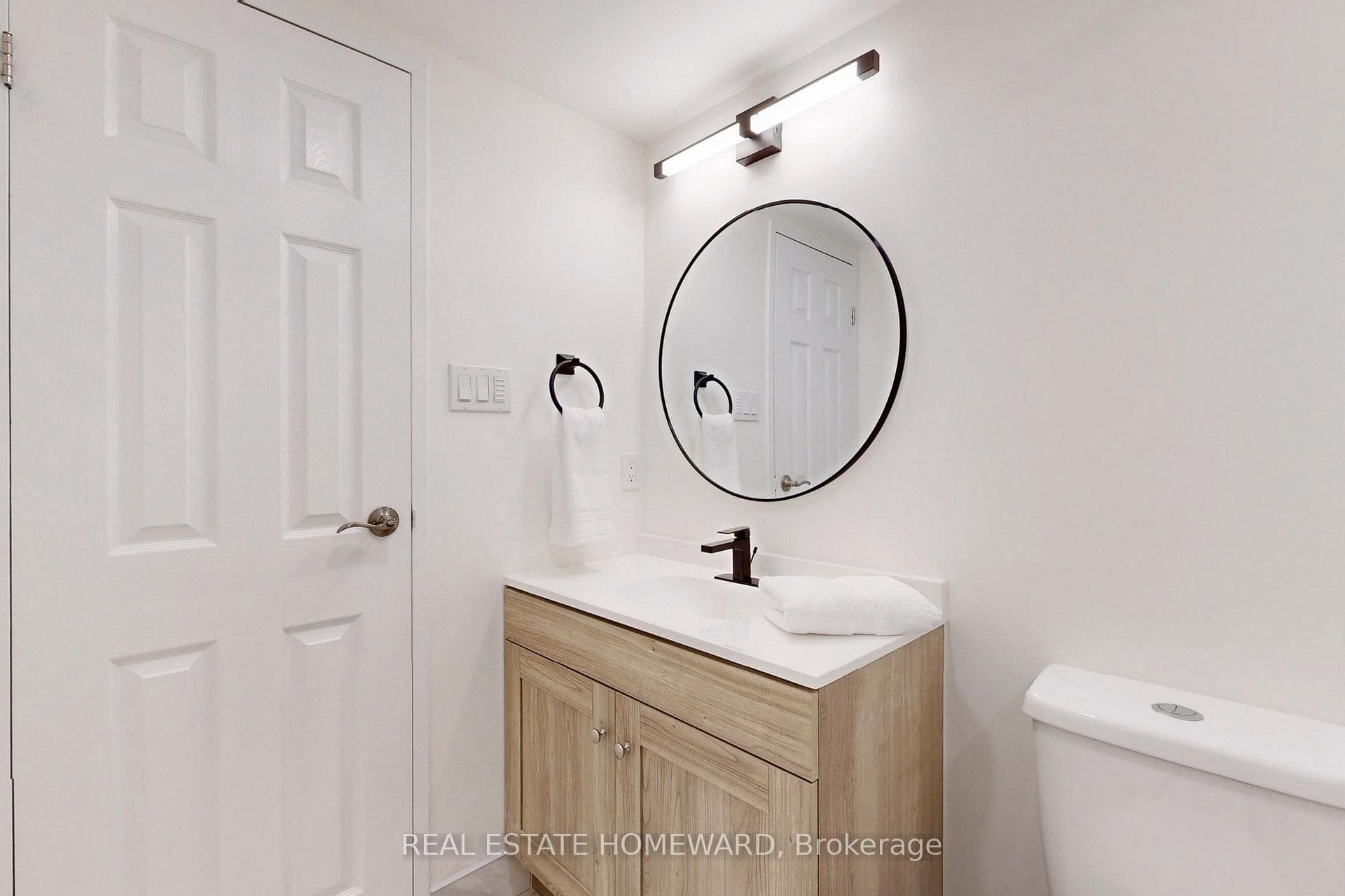 77 Maitland Place Unit 1827 photo 9