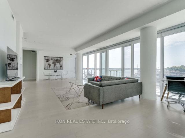 29 Queens Quay Unit 302 photo 4
