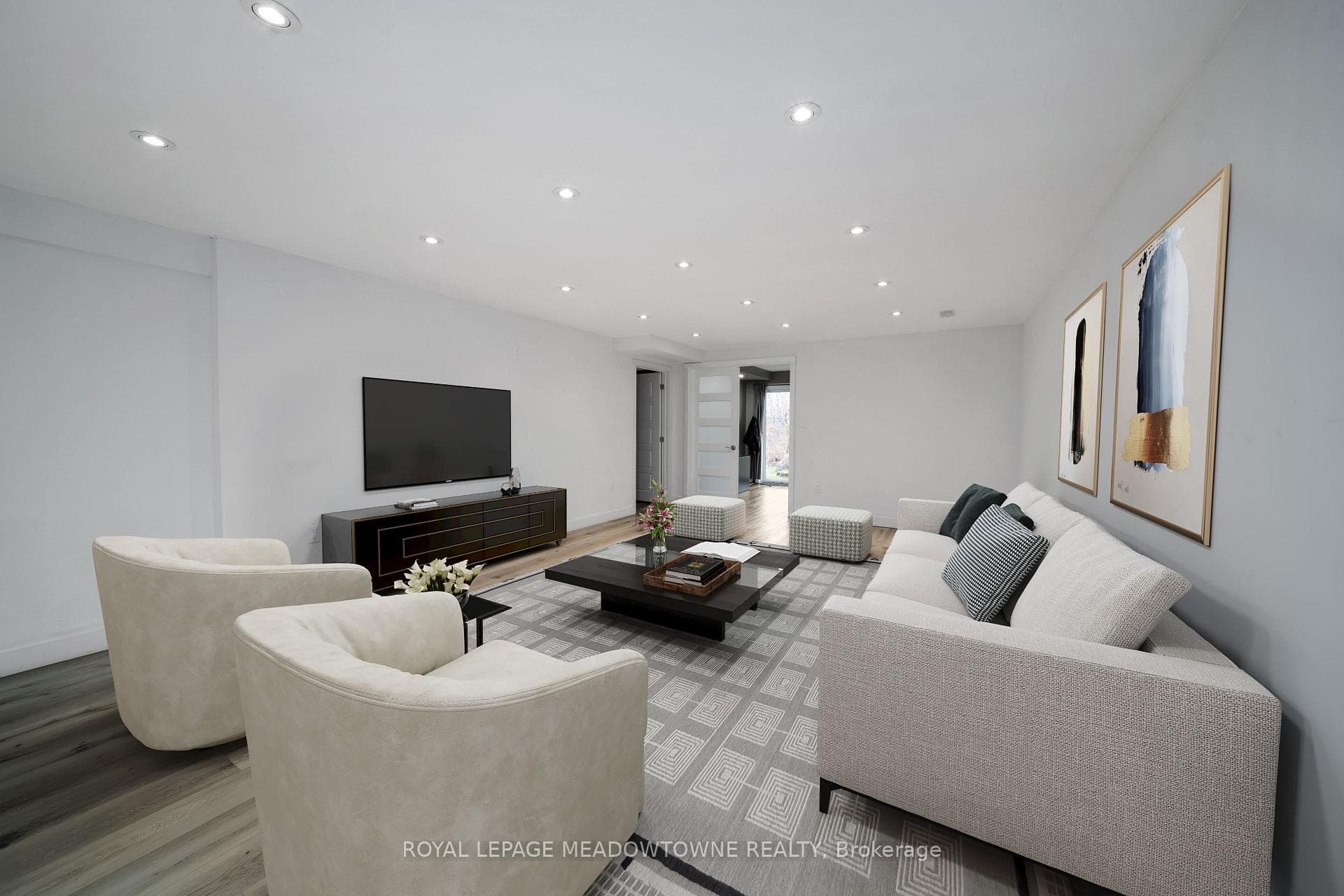 218 Elora Street photo 18