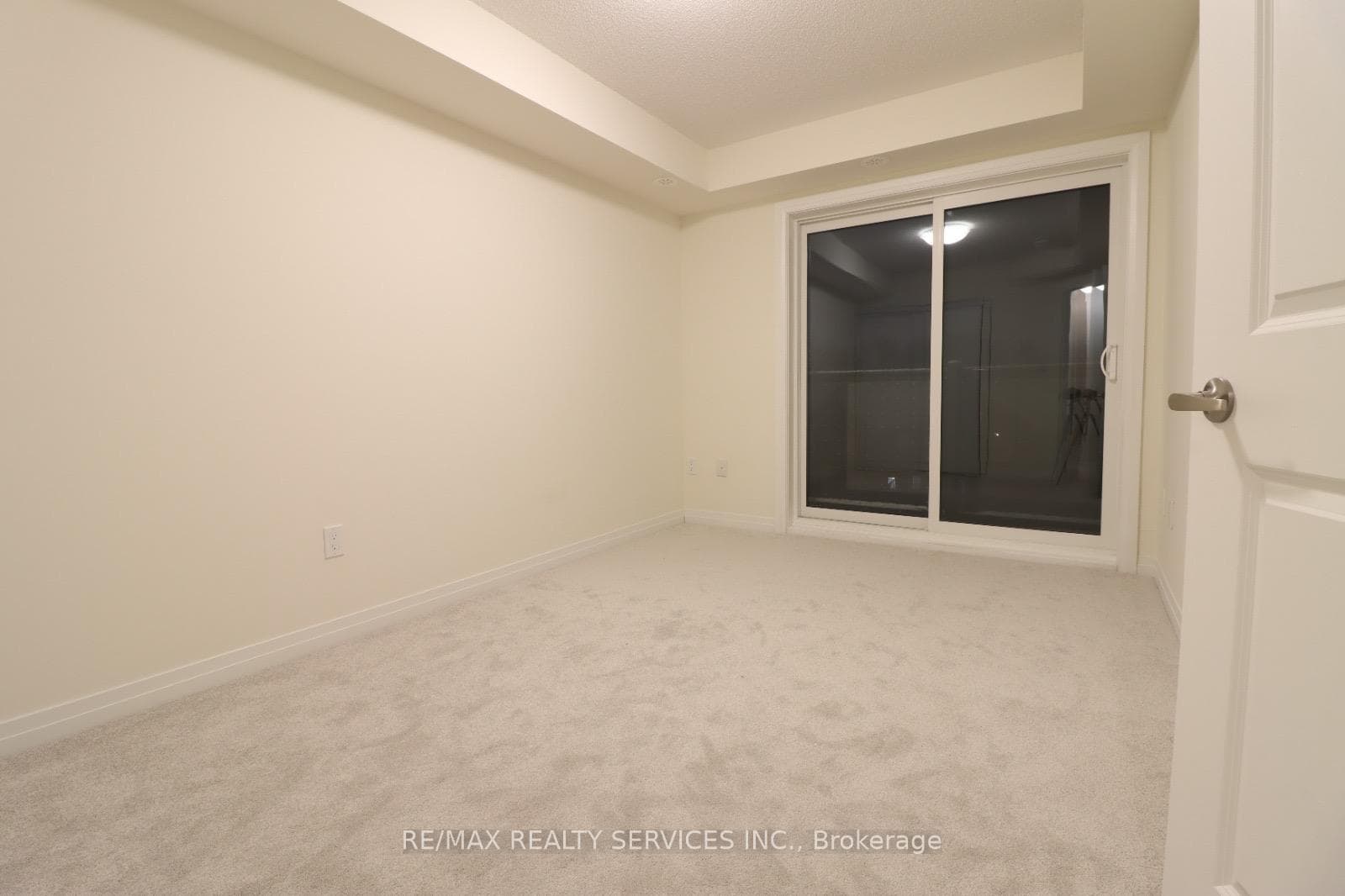 245 Mclevin Avenue Unit 15 photo 5