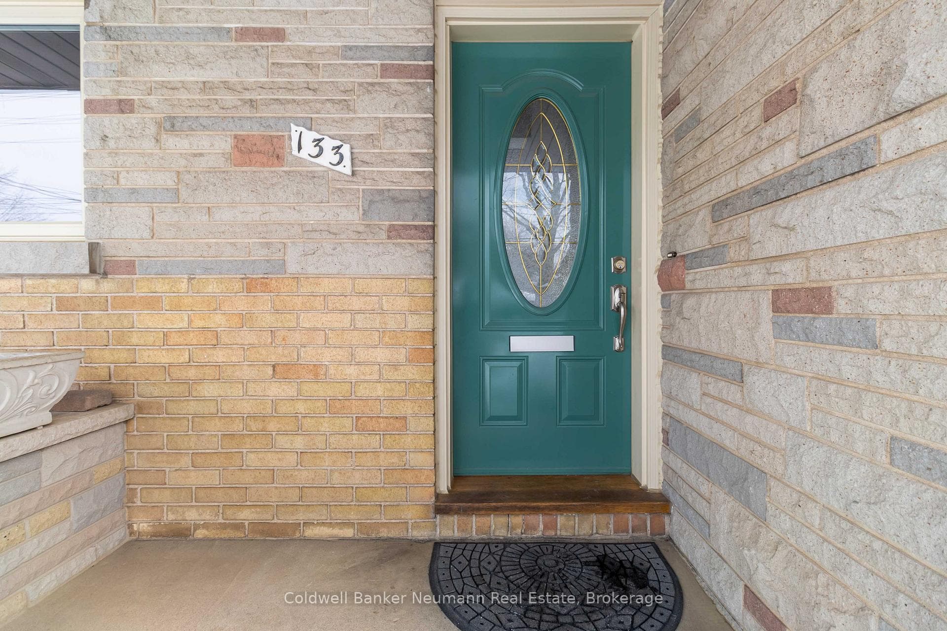 133 Westmount Road photo 2