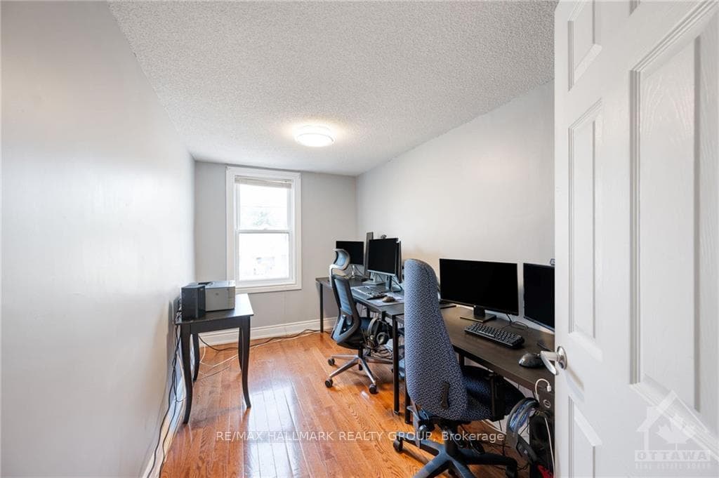 1183 LAURIER Street photo 20