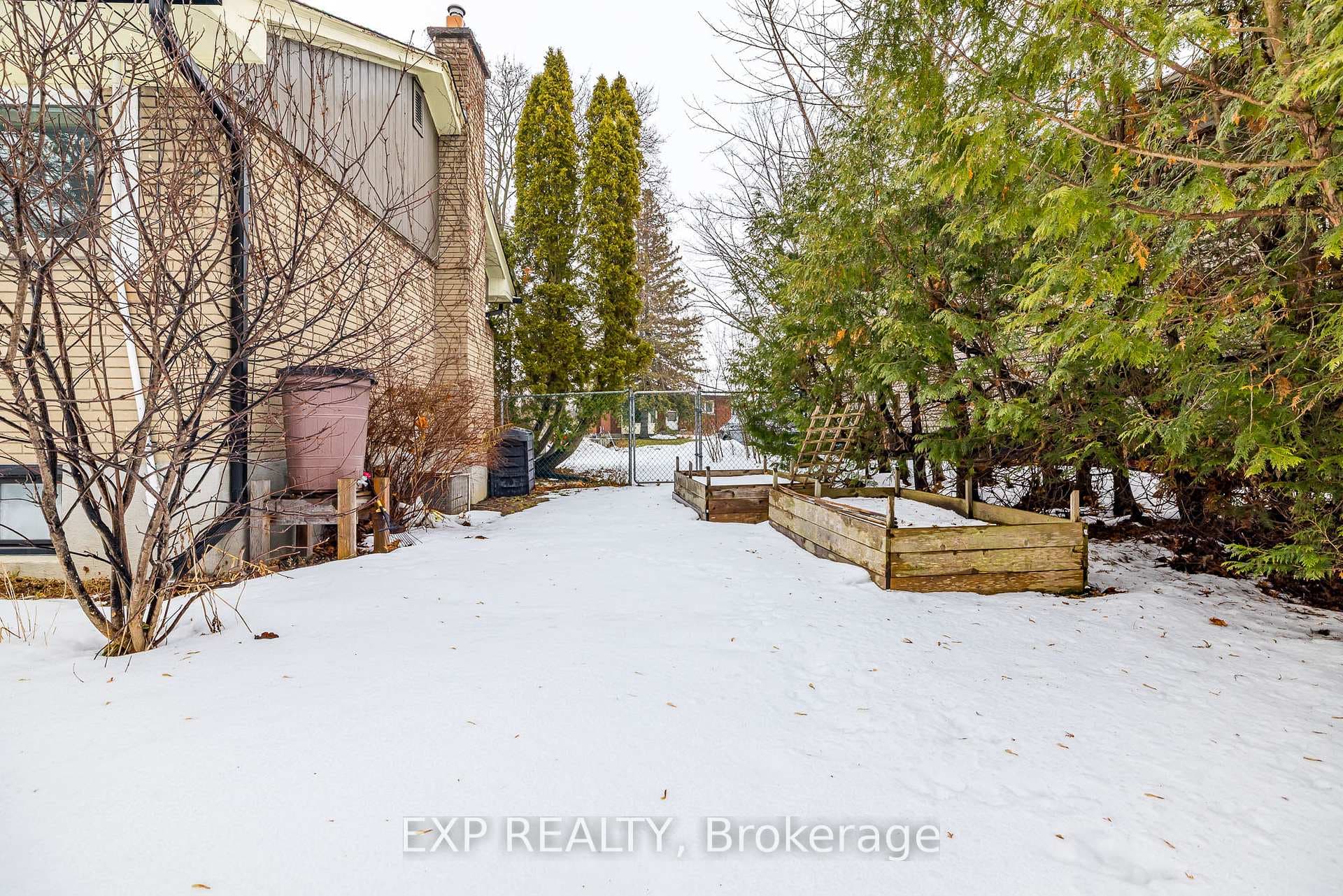 972 Arkell Street photo 39