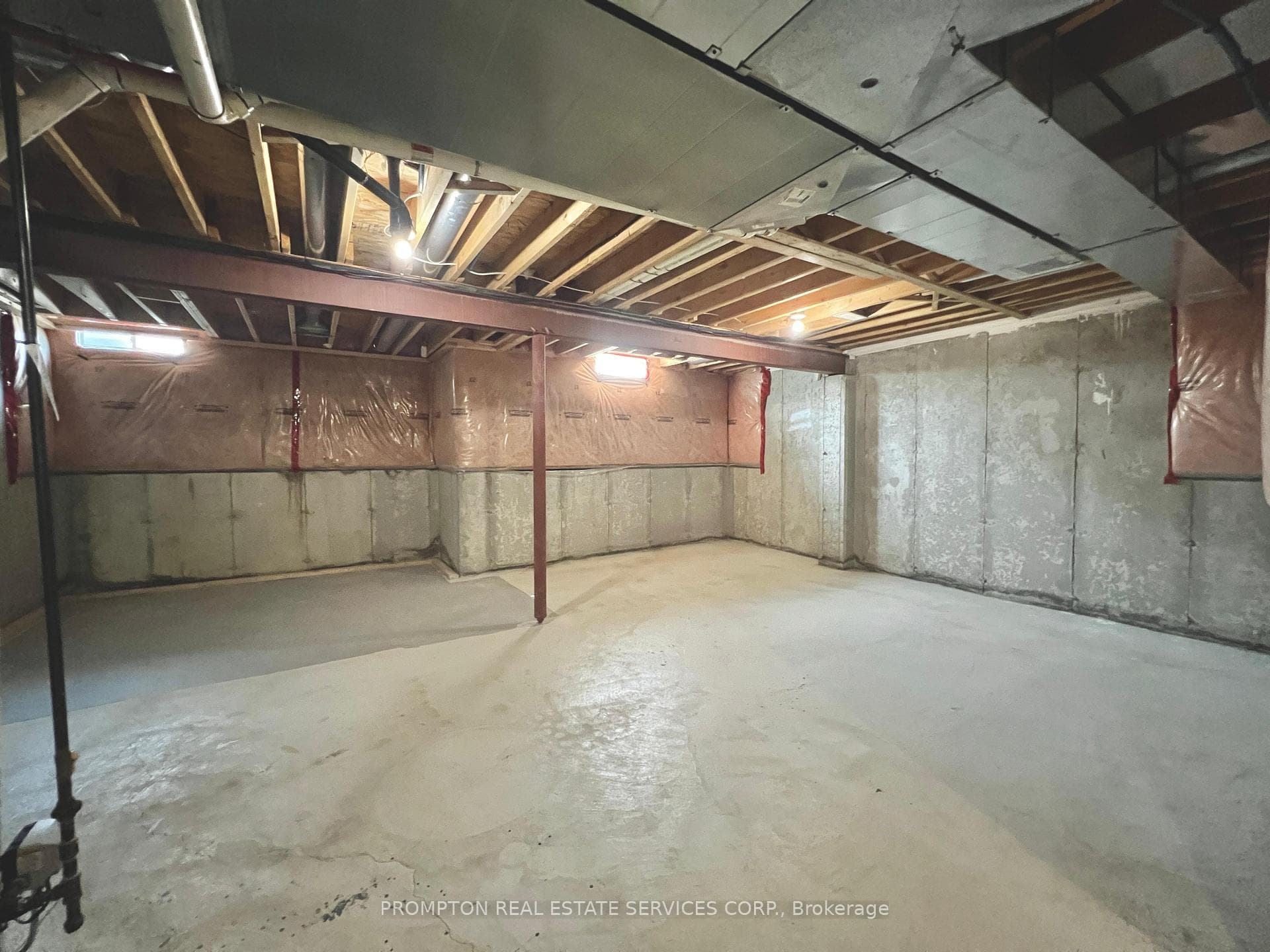 Roomy Basement w/Proper Layout for Ur Imagination