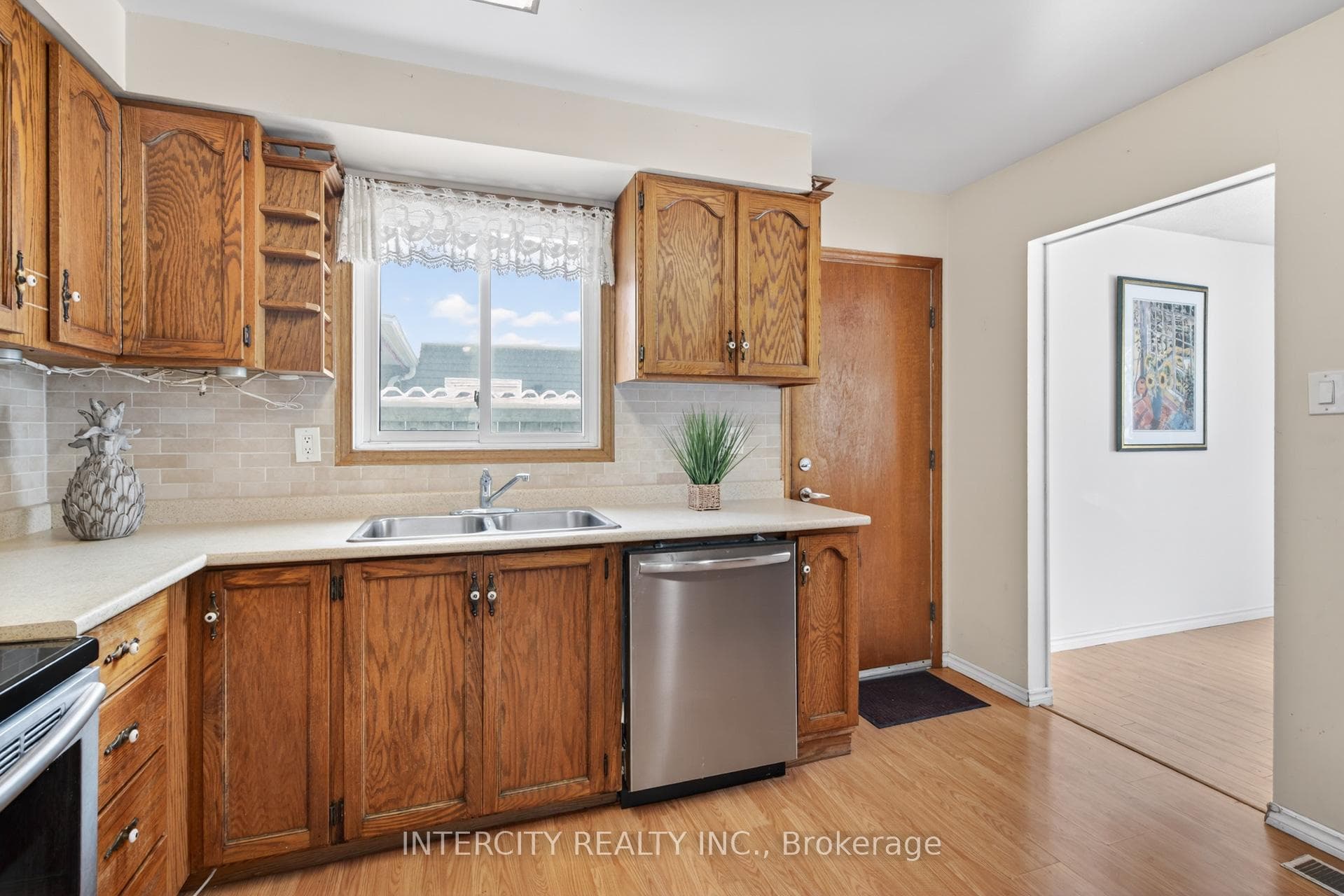 57 Valleyview Crescent photo 9