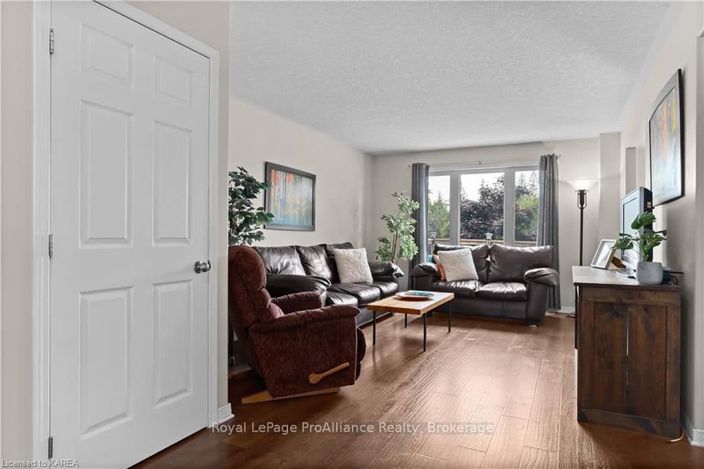 1455 ALBANY Drive photo 6