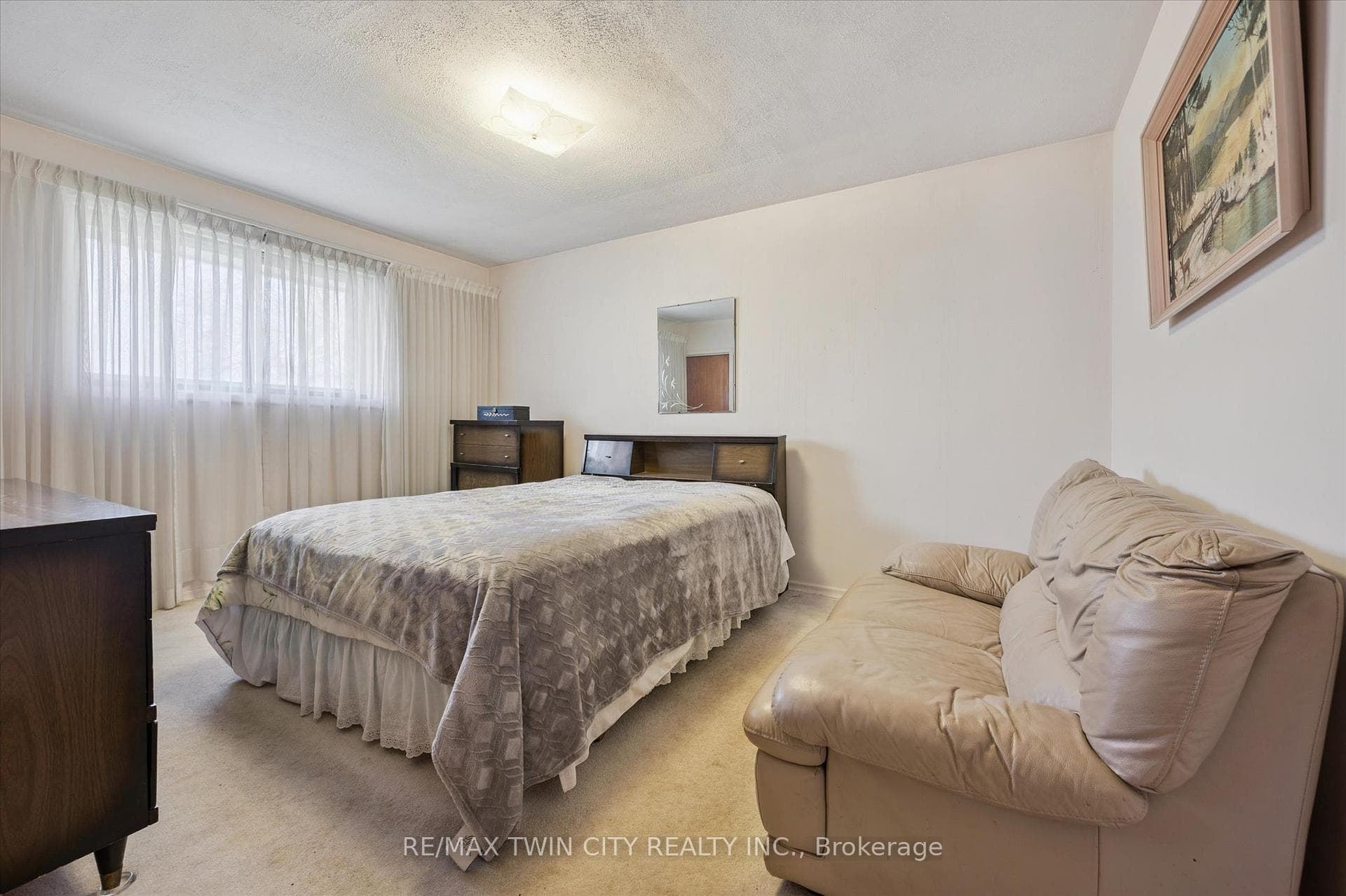 366 Holly Street photo 17