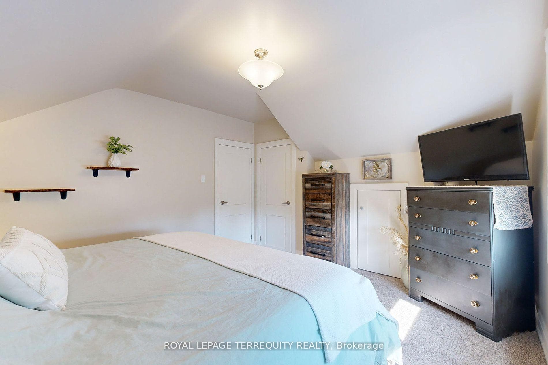 3970 Bloor Street photo 25