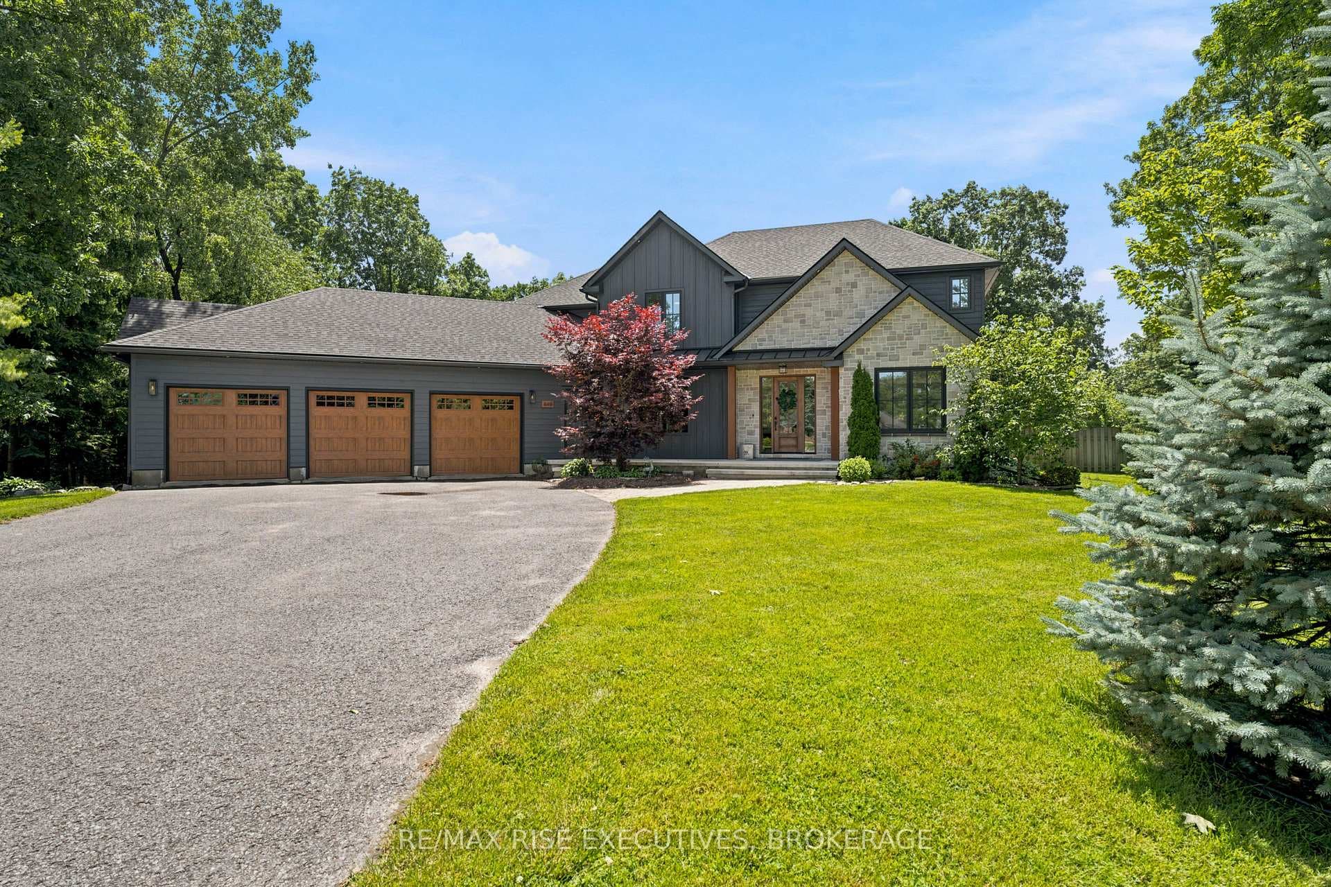 648 Woodland Place photo 2
