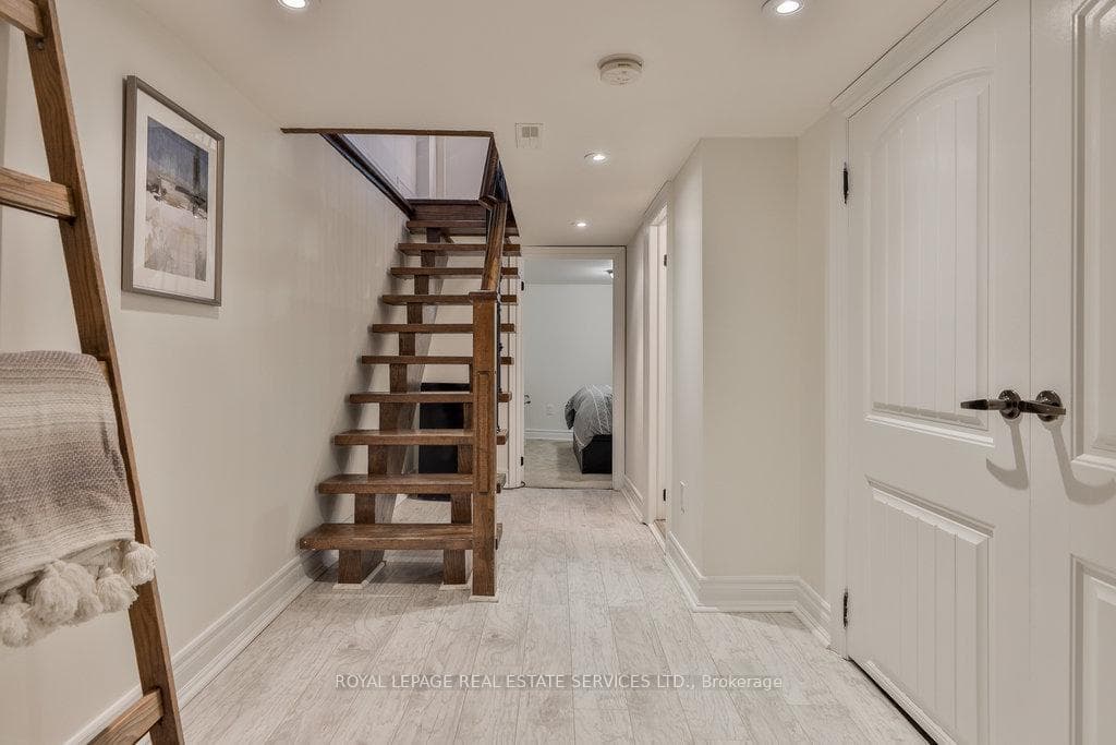 124 Coxwell Avenue photo 28