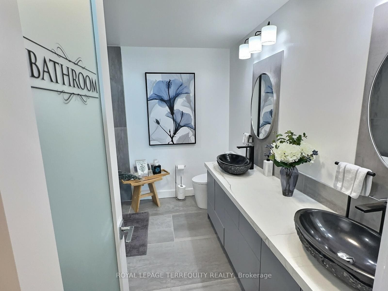 211 Queens Quay Unit 1007 photo 21