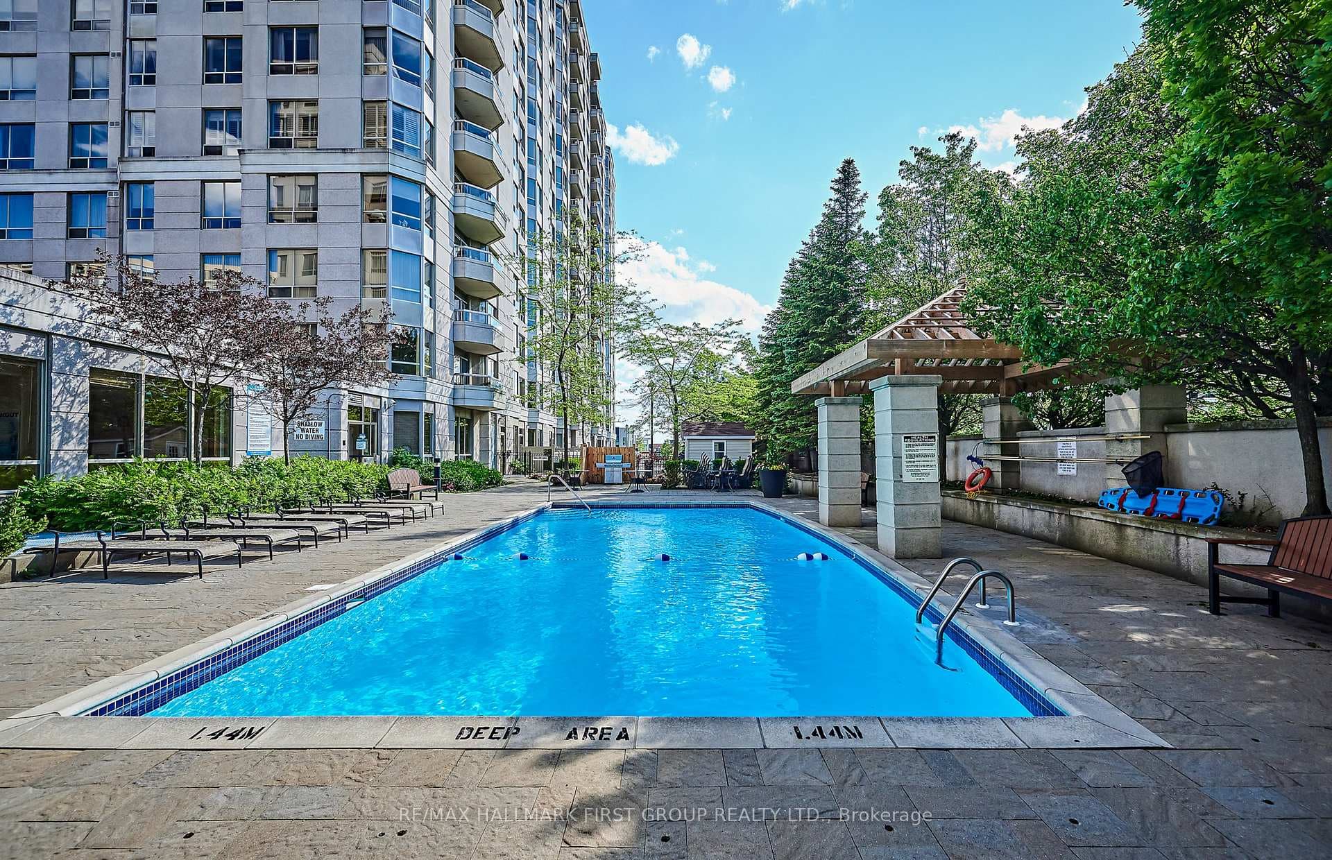 1000 The Esplanade N/A Unit 303 photo 11