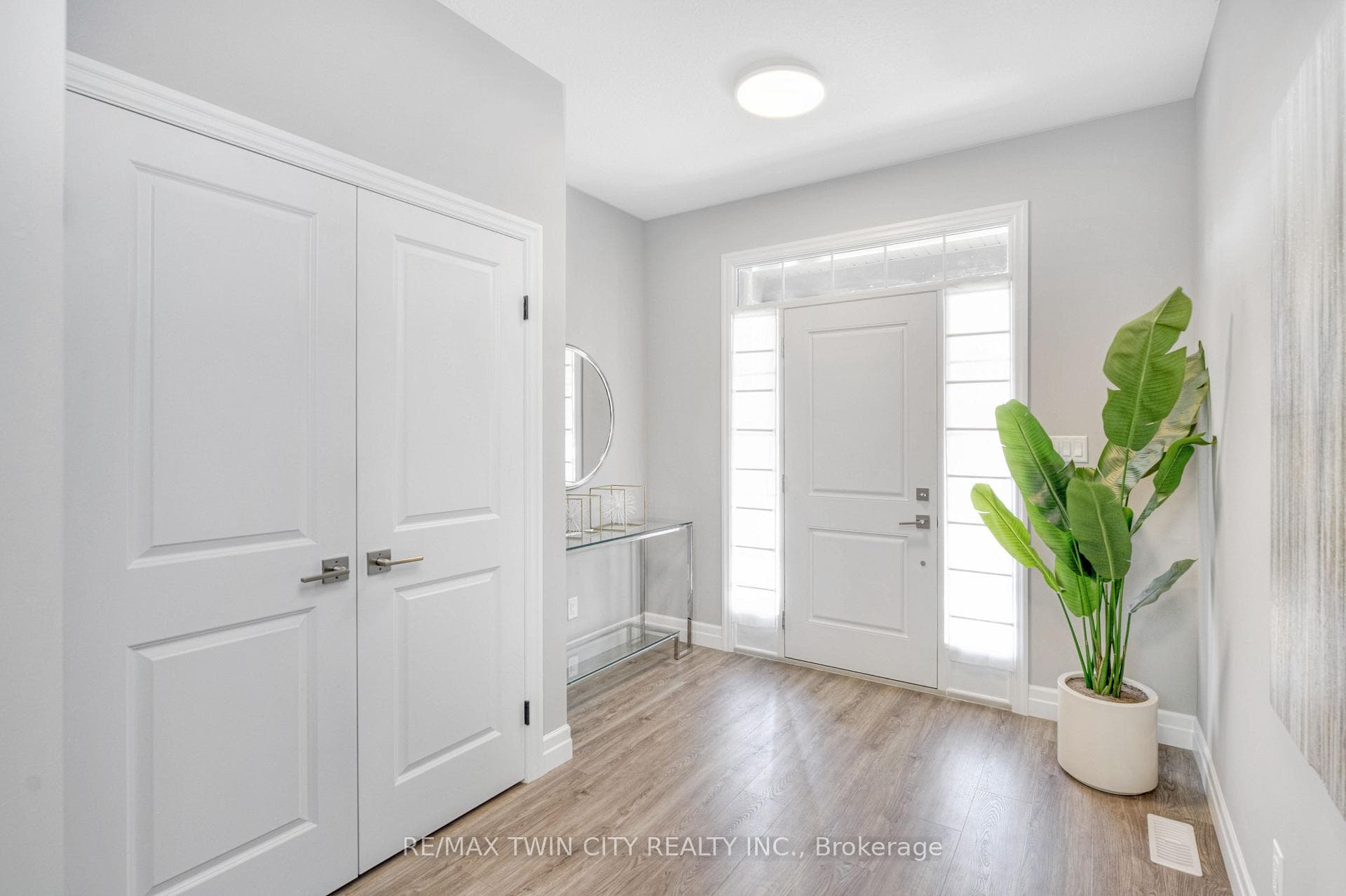 150 Mountain Holly Court photo 3