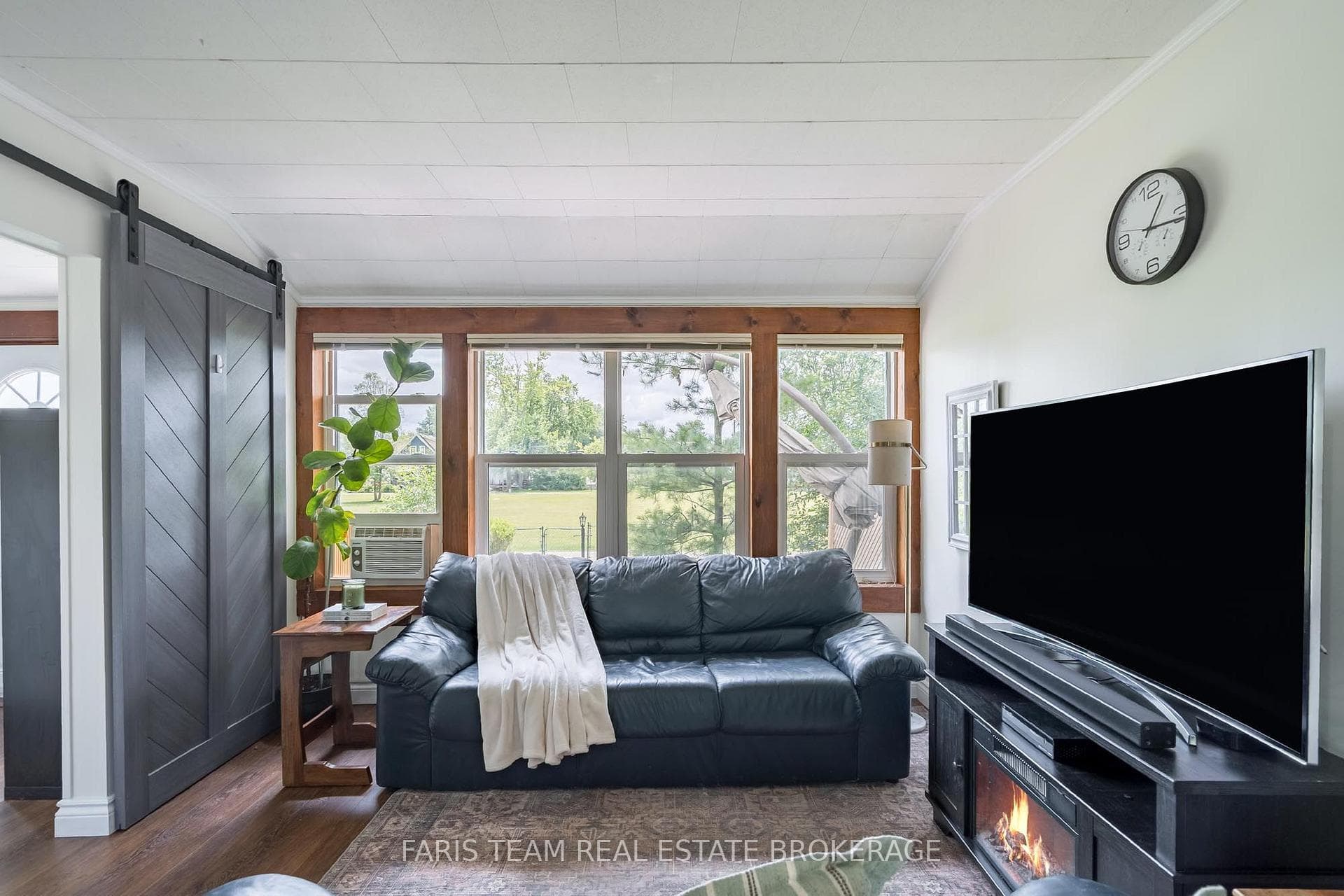 1067 Park Place photo 14