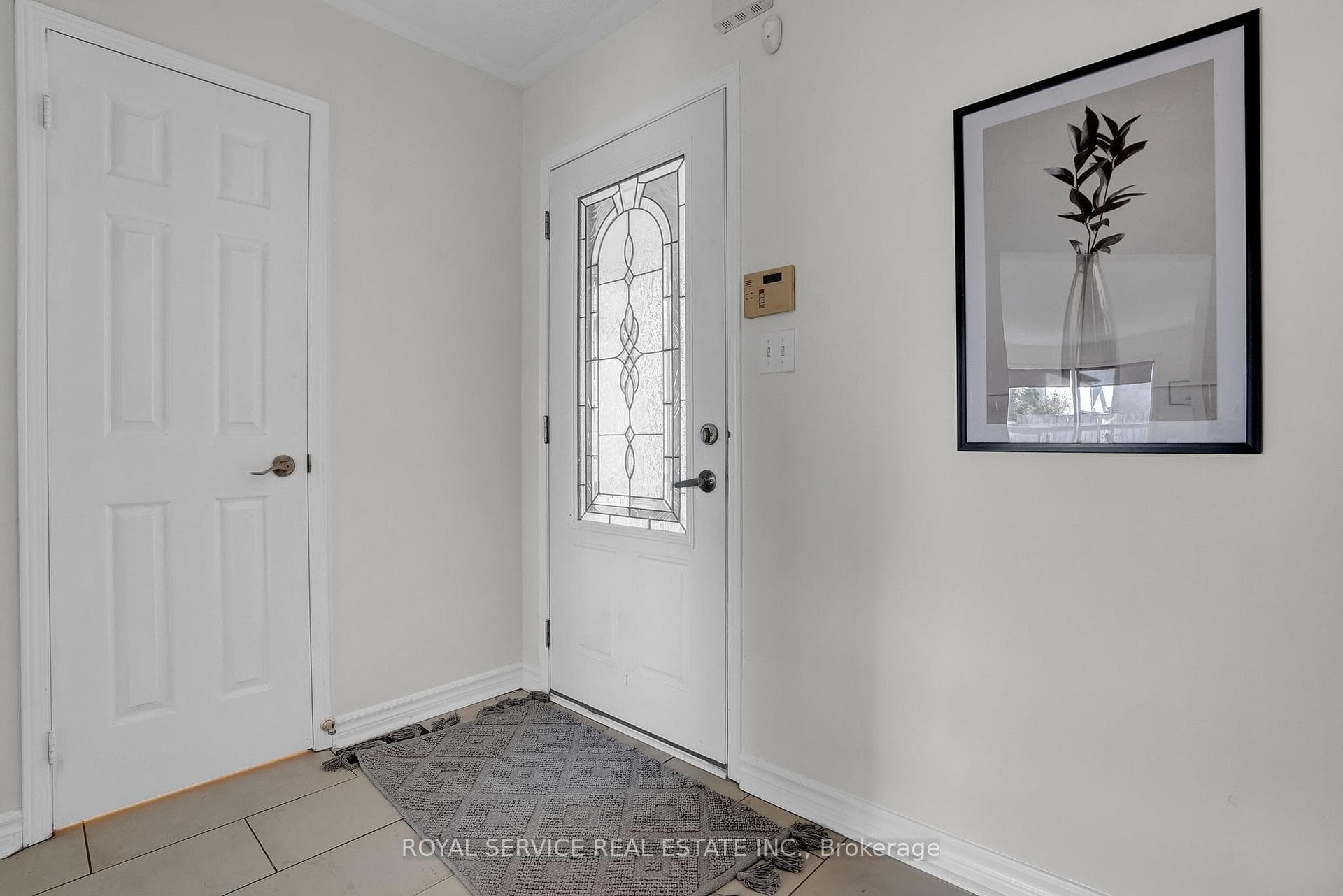 536 Nottingham Crescent photo 2