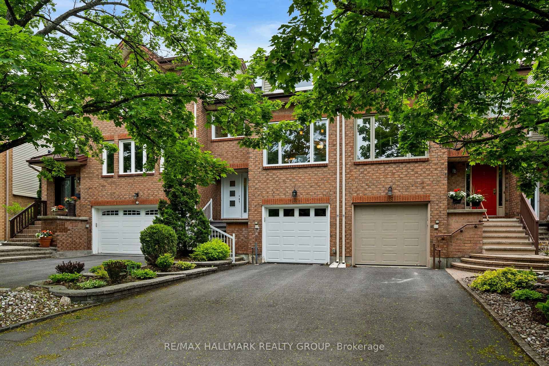 44 Dunbarton Court photo 1